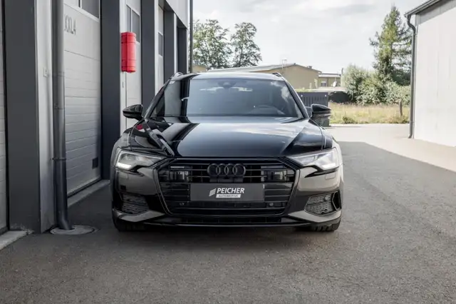 Audi A6 Avant view 2