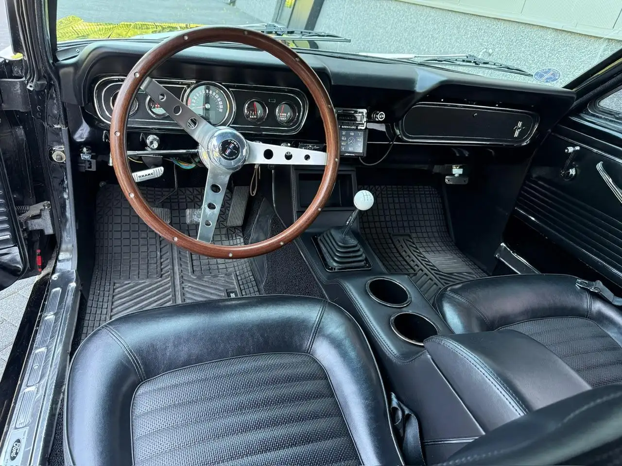 Ford Mustang Coupe, foto 10
