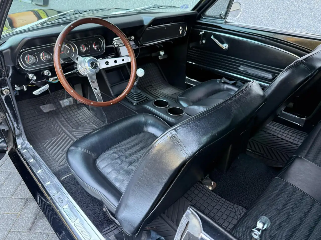 Ford Mustang Coupe, foto 11