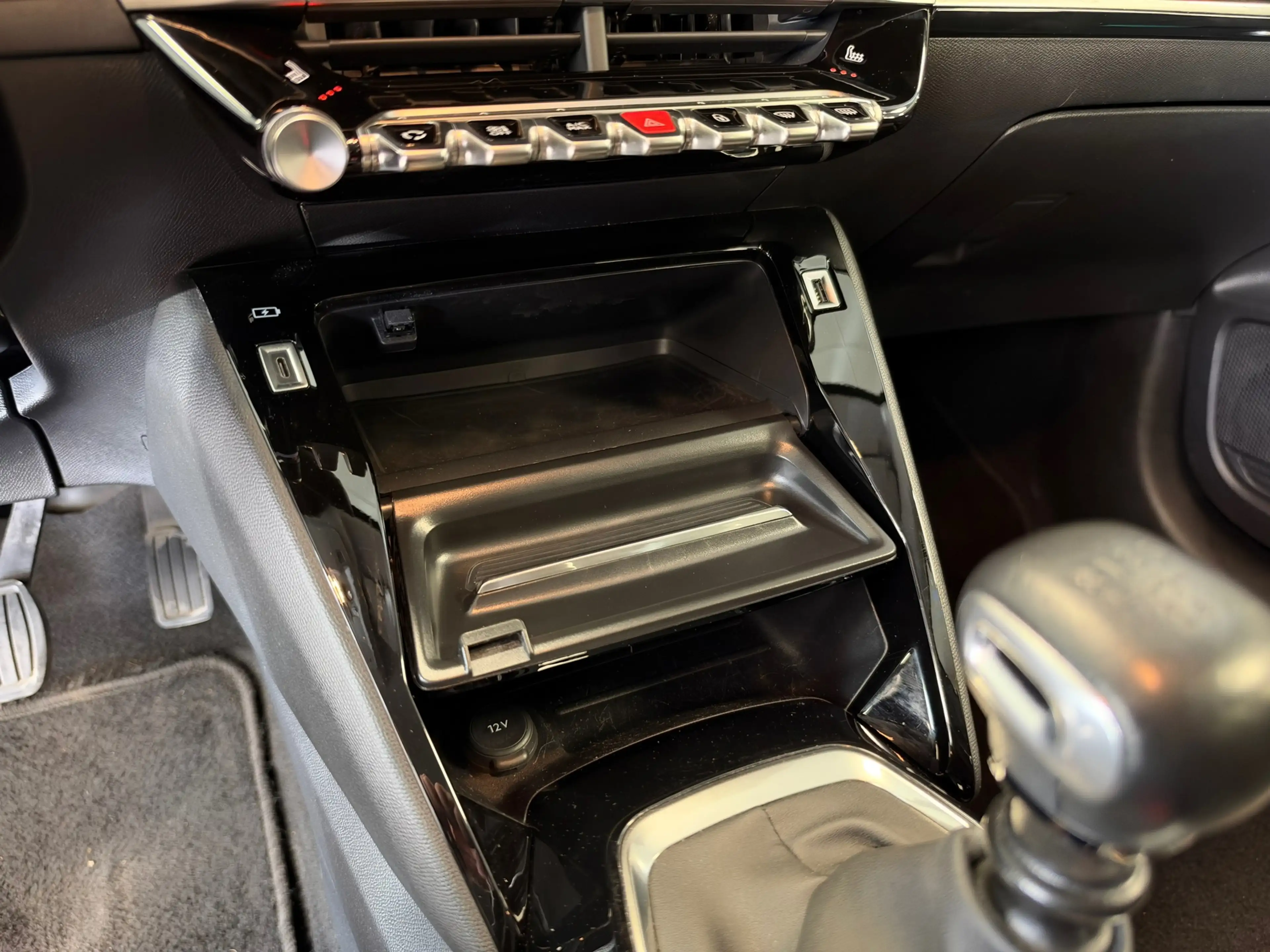 Peugeot 208 1.2 PureTech Allure Pack LED CLIMAT CRUISE CONTROL — photo 40
