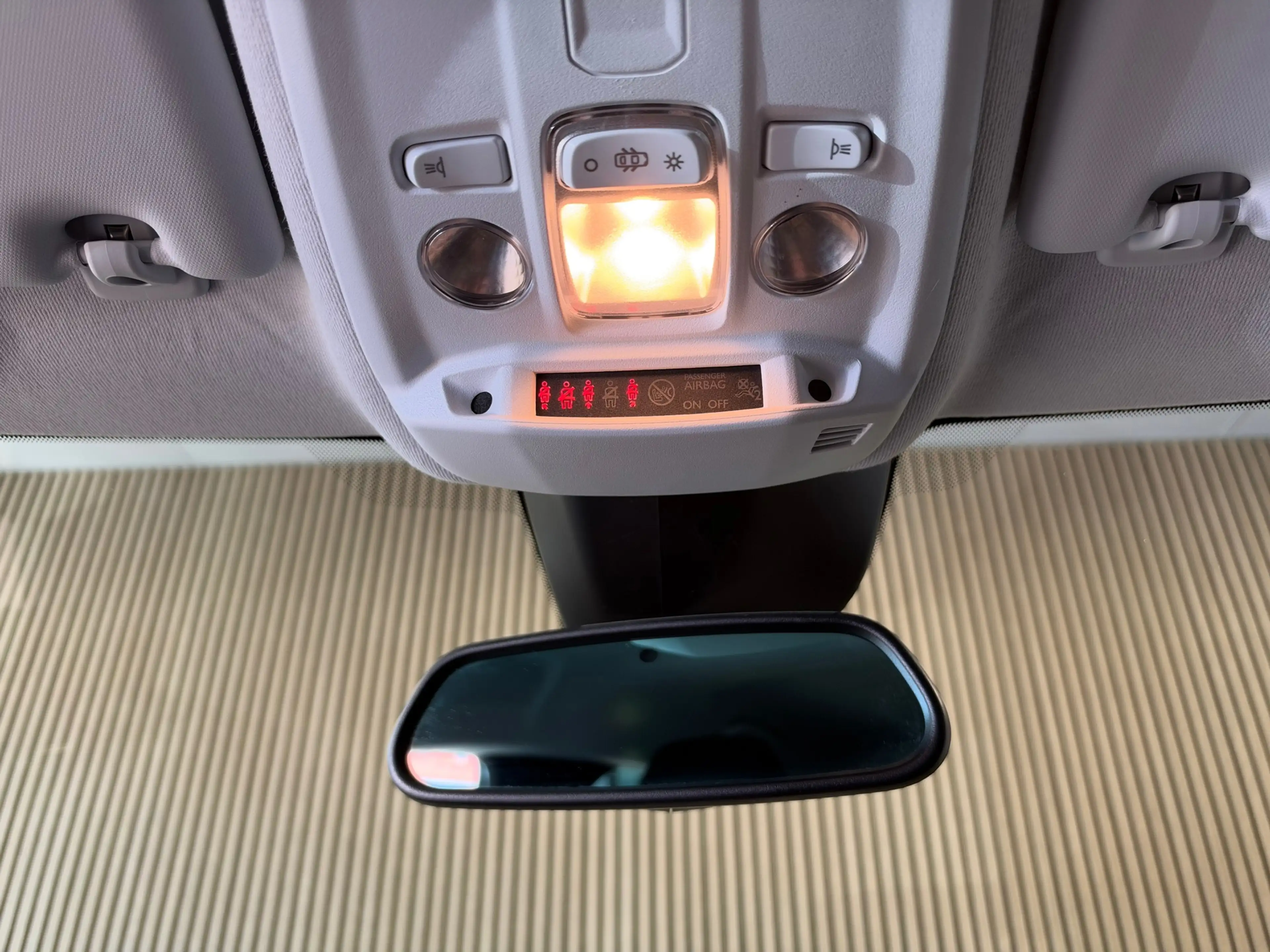 Peugeot 208 1.2 PureTech Allure Pack LED CLIMAT CRUISE CONTROL — photo 38