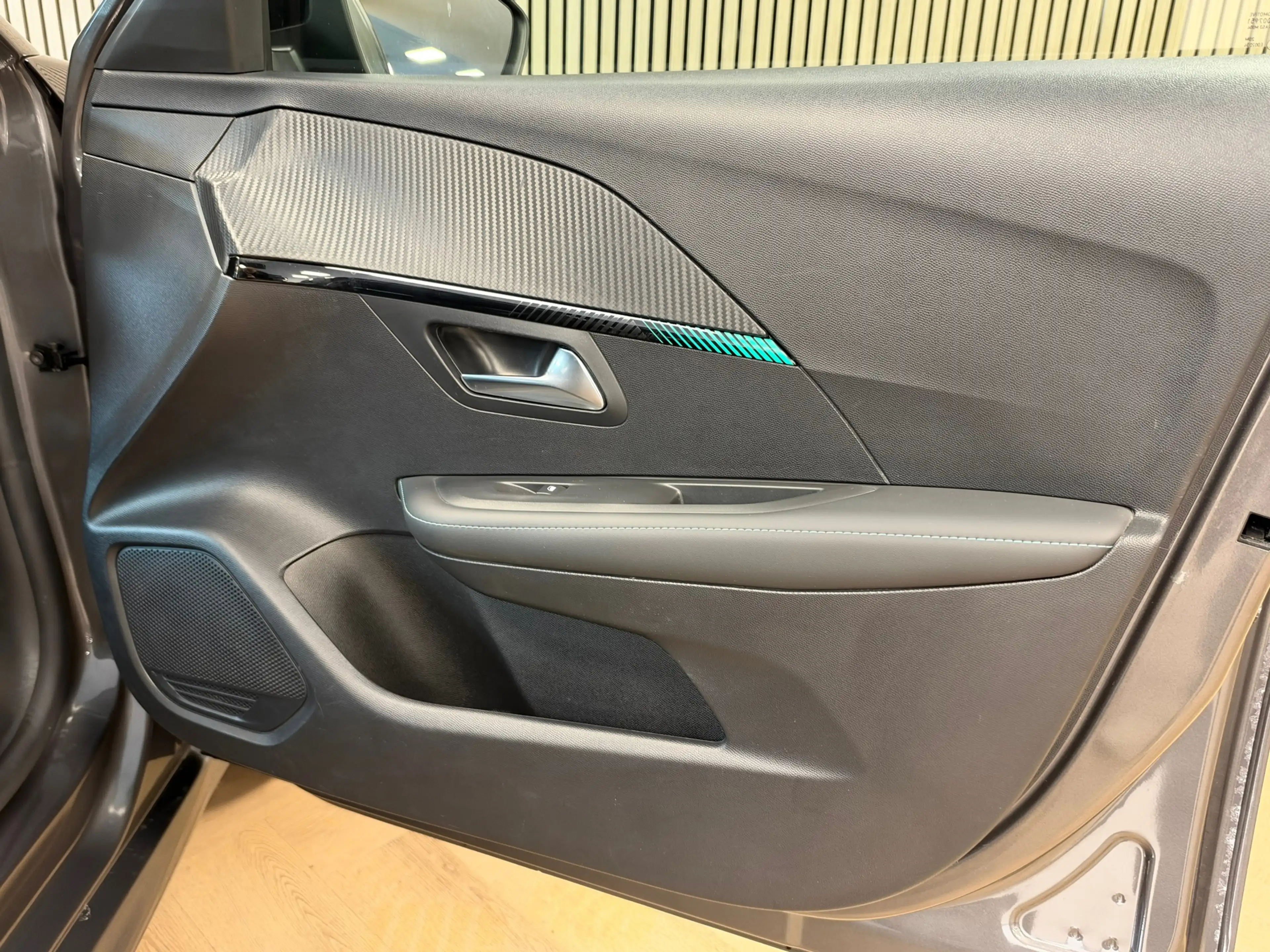 Peugeot 208 1.2 PureTech Allure Pack LED CLIMAT CRUISE CONTROL — photo 17