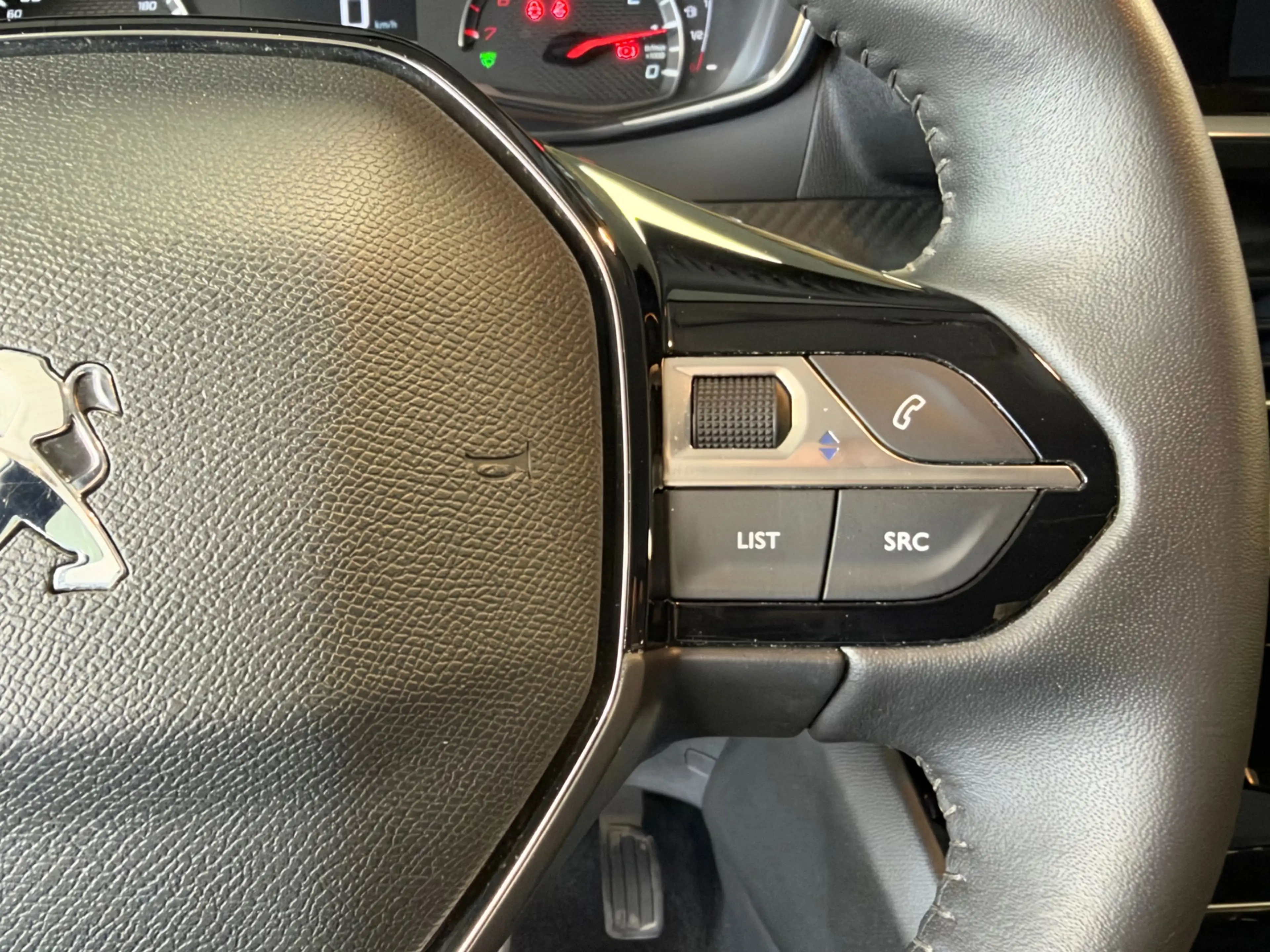 Peugeot 208 1.2 PureTech Allure Pack LED CLIMAT CRUISE CONTROL — photo 35