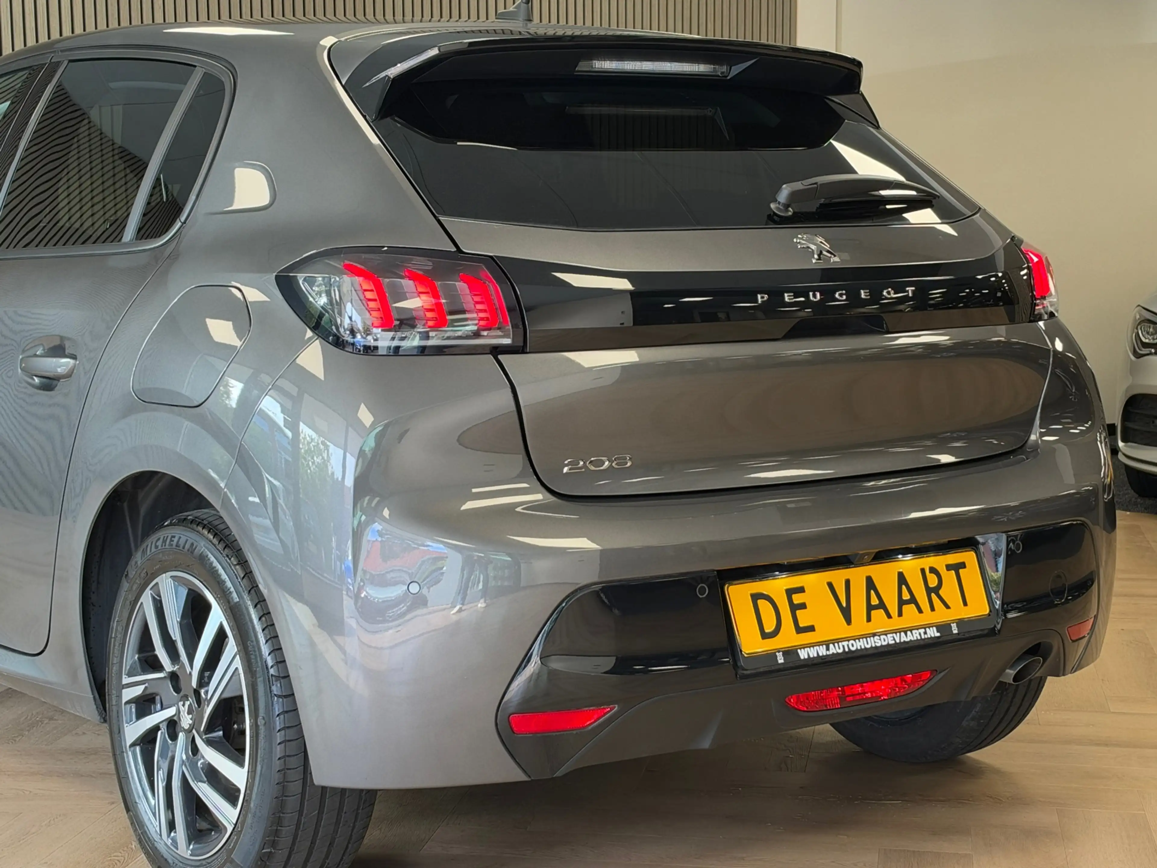 Peugeot 208 1.2 PureTech Allure Pack LED CLIMAT CRUISE CONTROL — photo 12