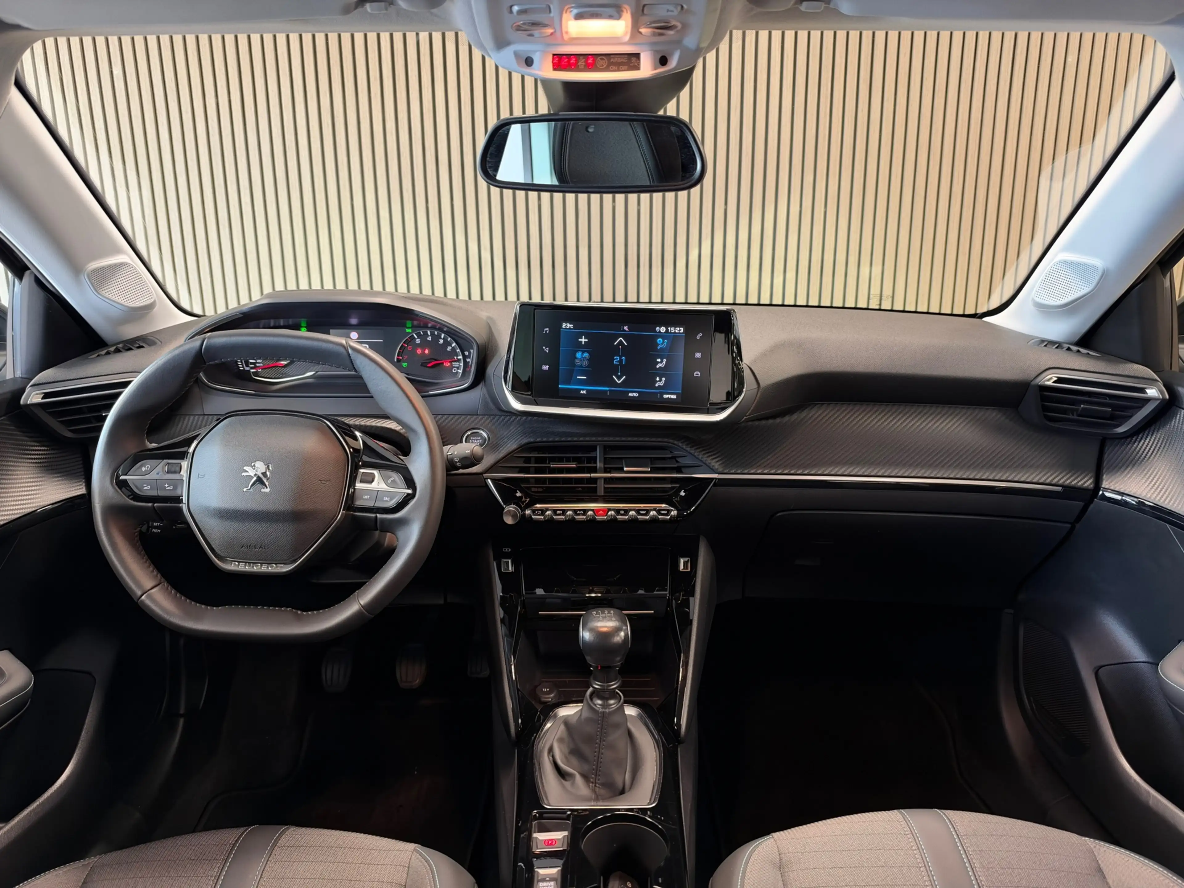 Peugeot 208 1.2 PureTech Allure Pack LED CLIMAT CRUISE CONTROL — photo 21