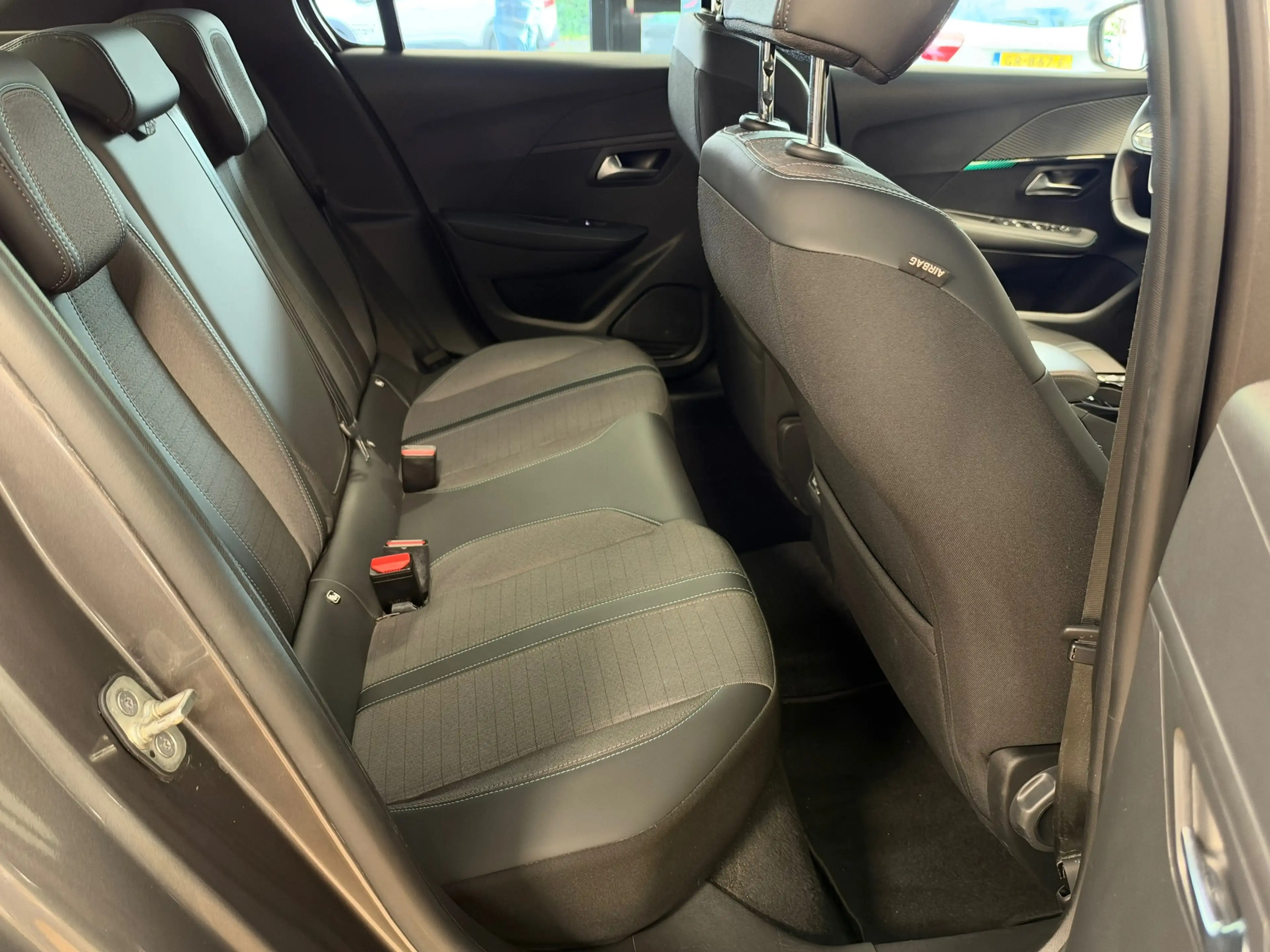 Peugeot 208 1.2 PureTech Allure Pack LED CLIMAT CRUISE CONTROL — photo 18