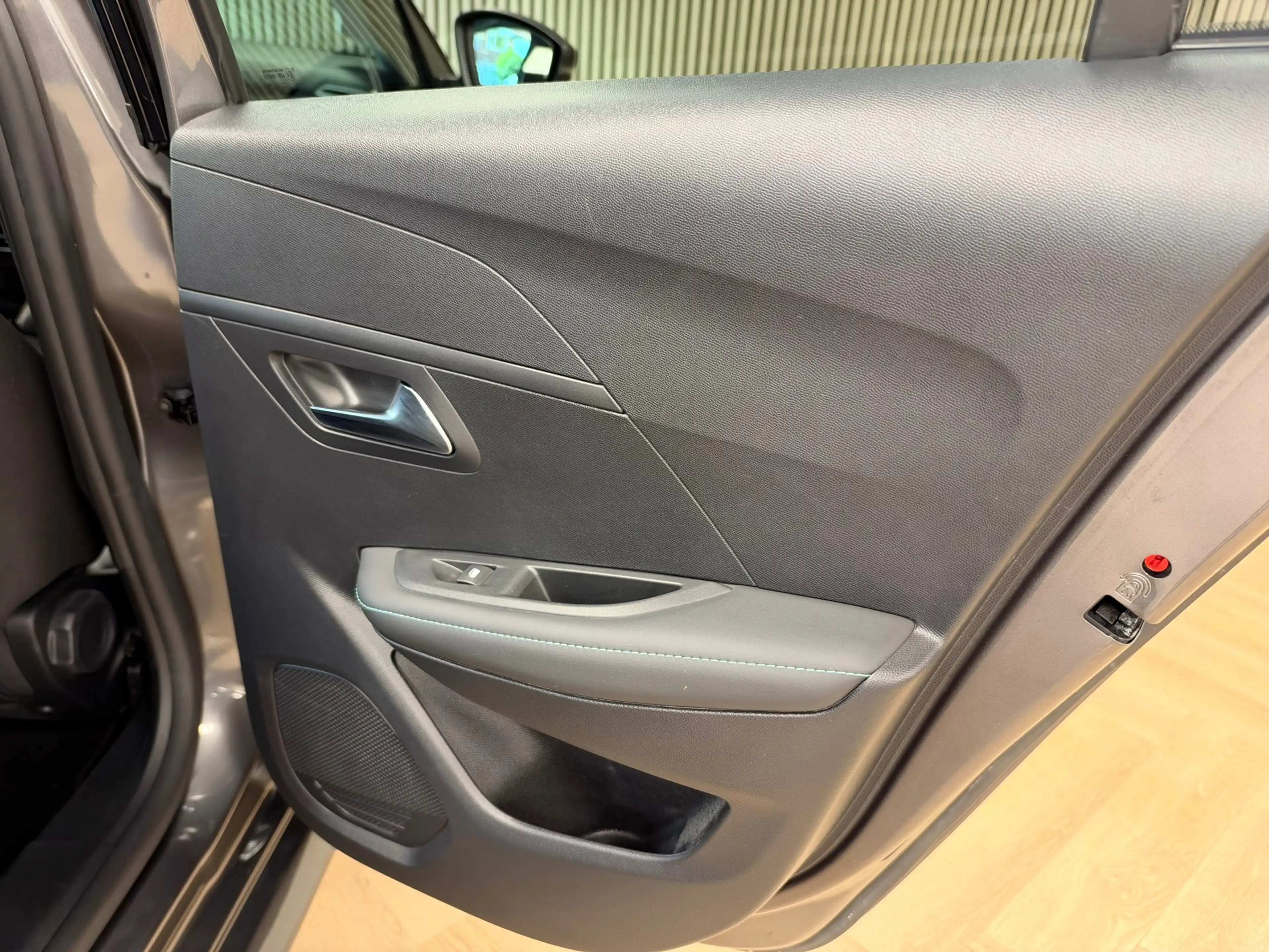 Peugeot 208 1.2 PureTech Allure Pack LED CLIMAT CRUISE CONTROL — photo 24