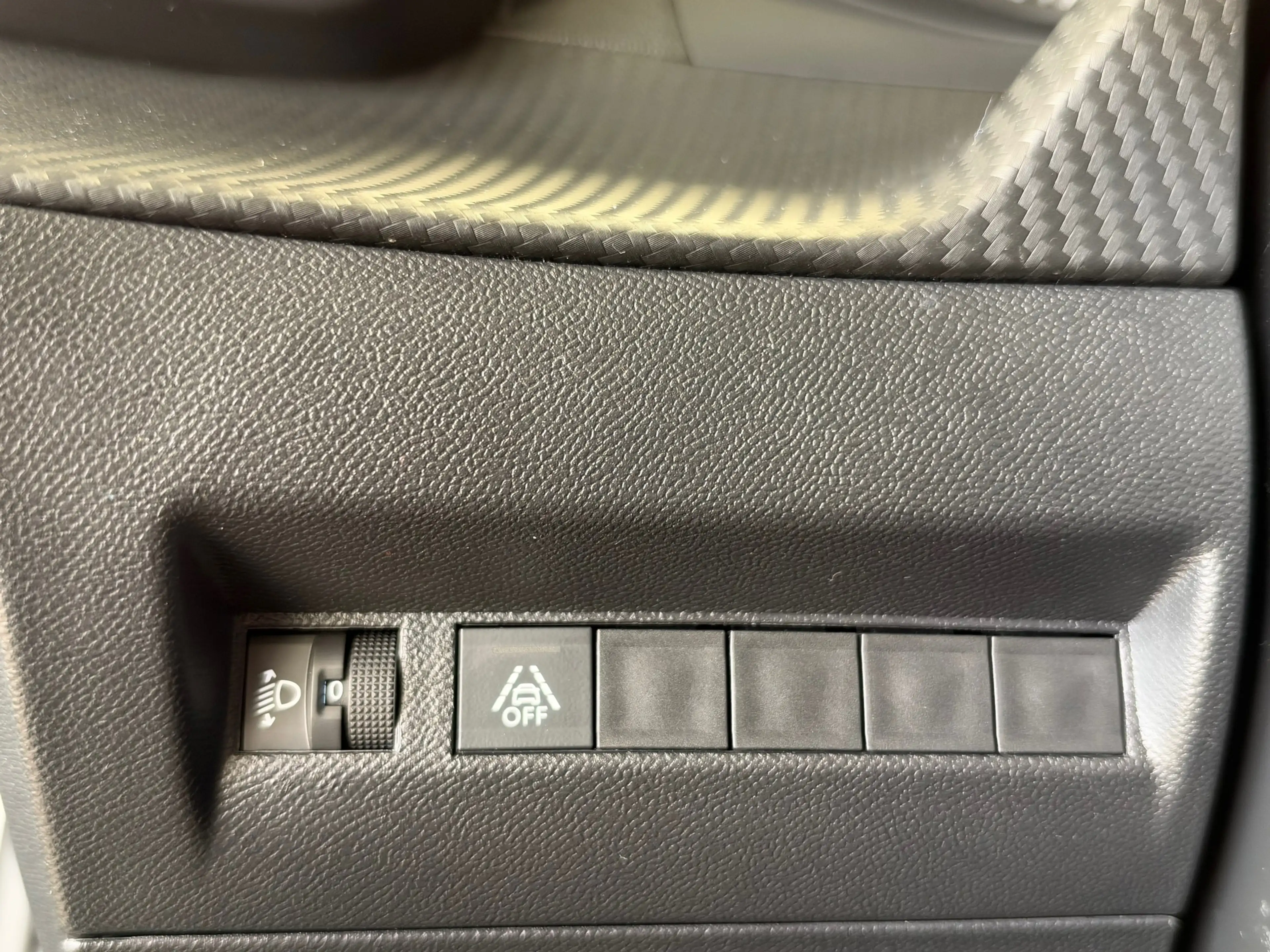 Peugeot 208 1.2 PureTech Allure Pack LED CLIMAT CRUISE CONTROL — photo 30