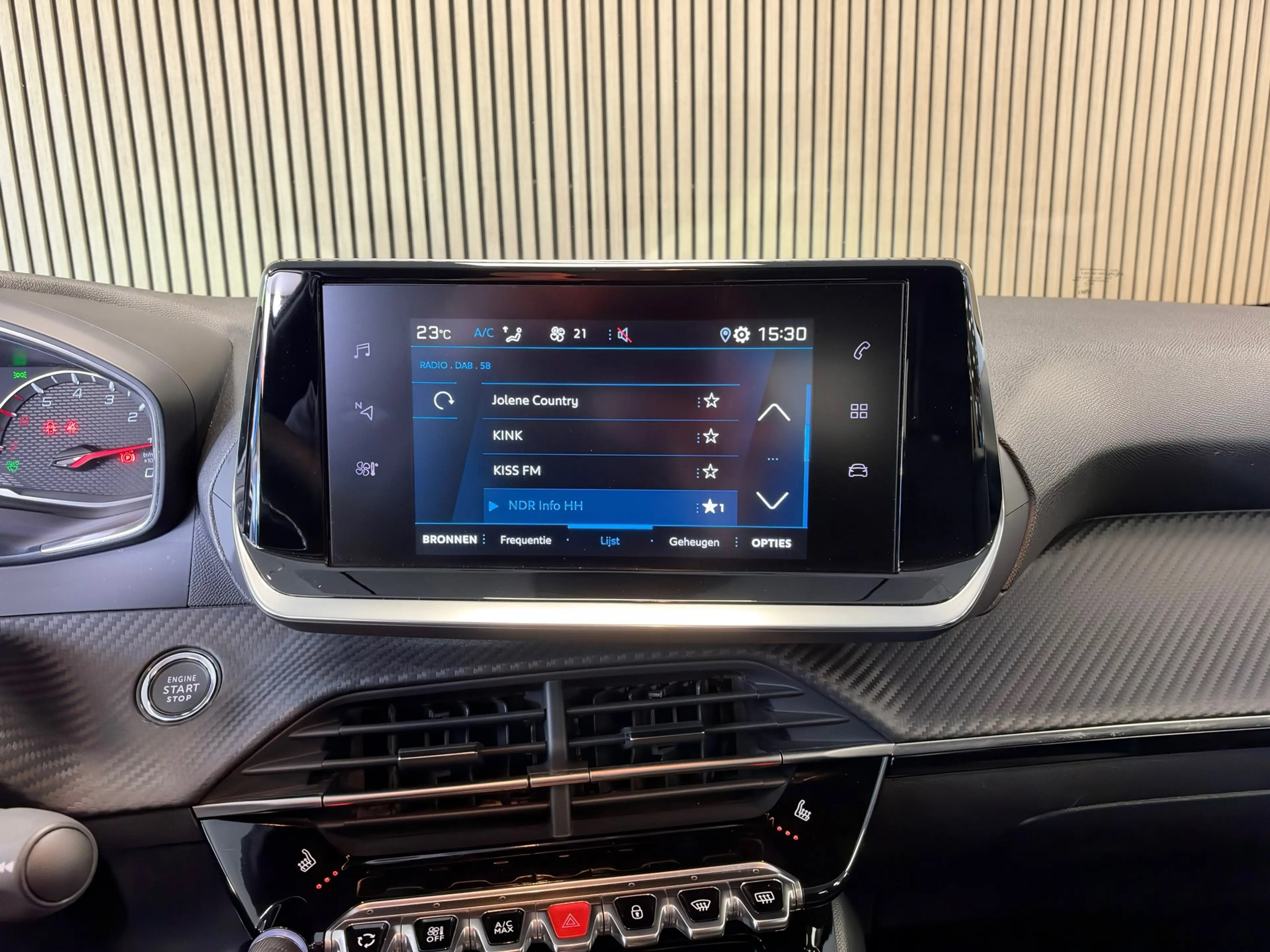 Peugeot 208 1.2 PureTech Allure Pack LED CLIMAT CRUISE CONTROL — photo 42