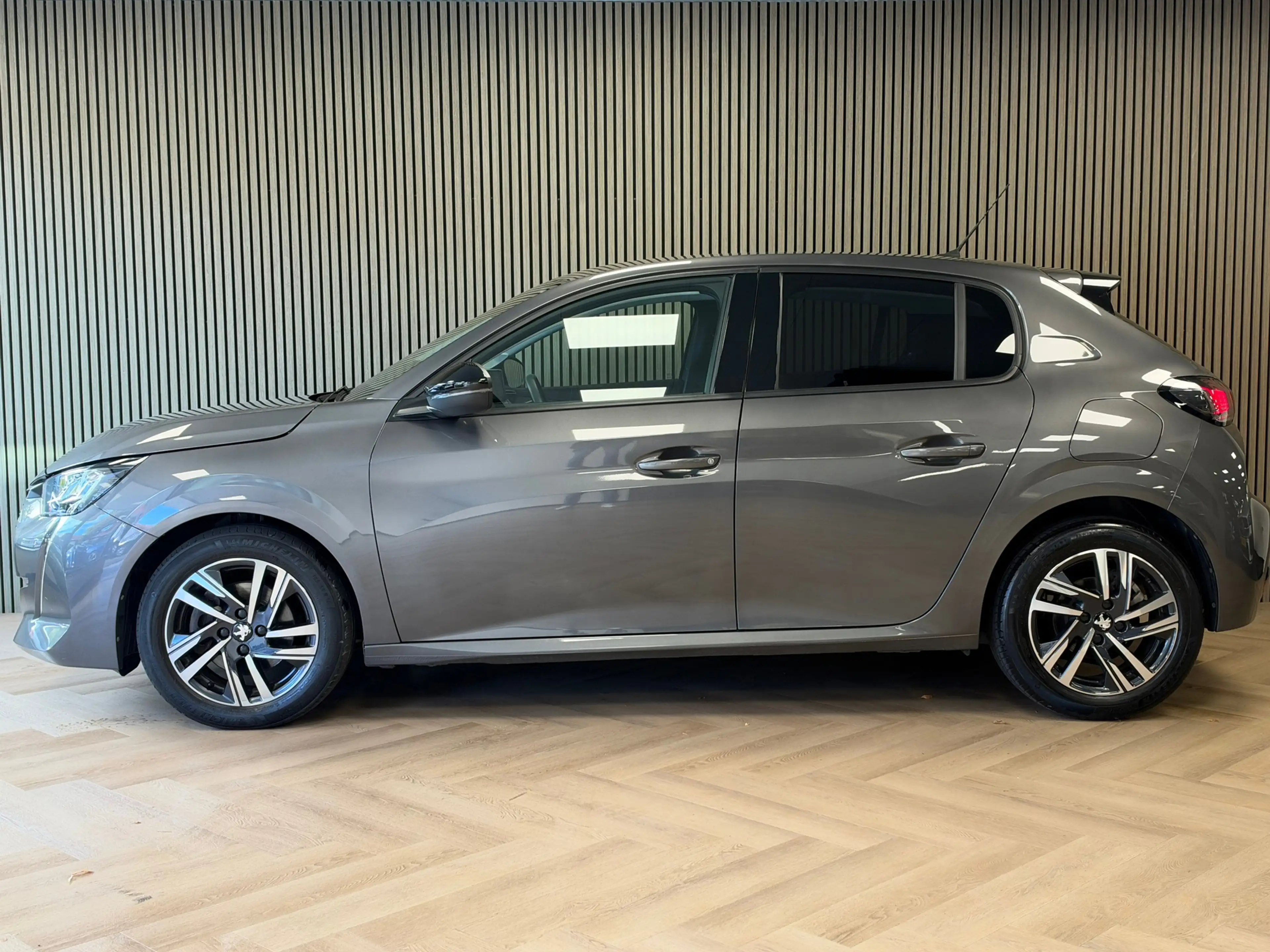Peugeot 208 1.2 PureTech Allure Pack LED CLIMAT CRUISE CONTROL — photo 9
