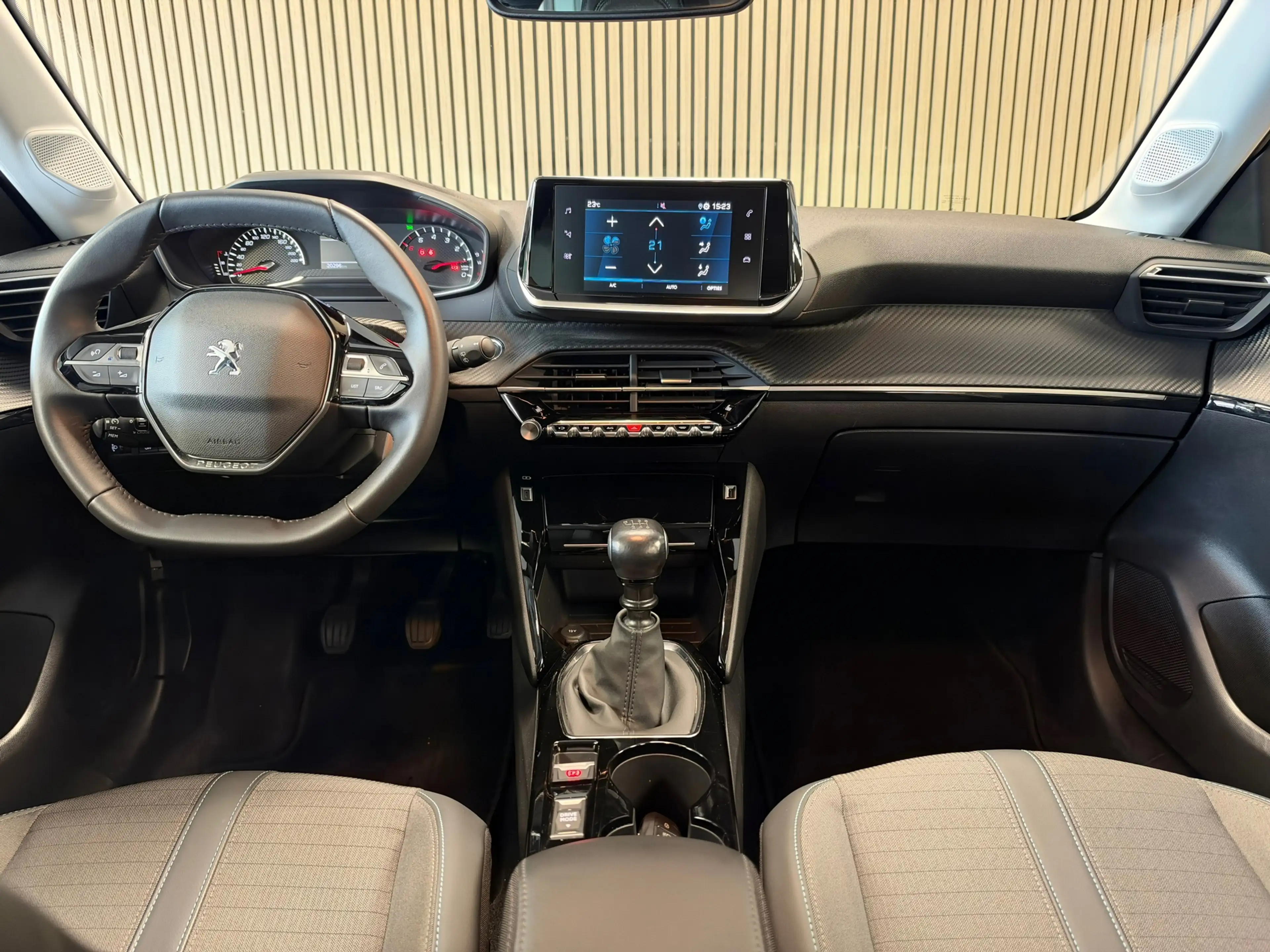 Peugeot 208 1.2 PureTech Allure Pack LED CLIMAT CRUISE CONTROL — photo 23
