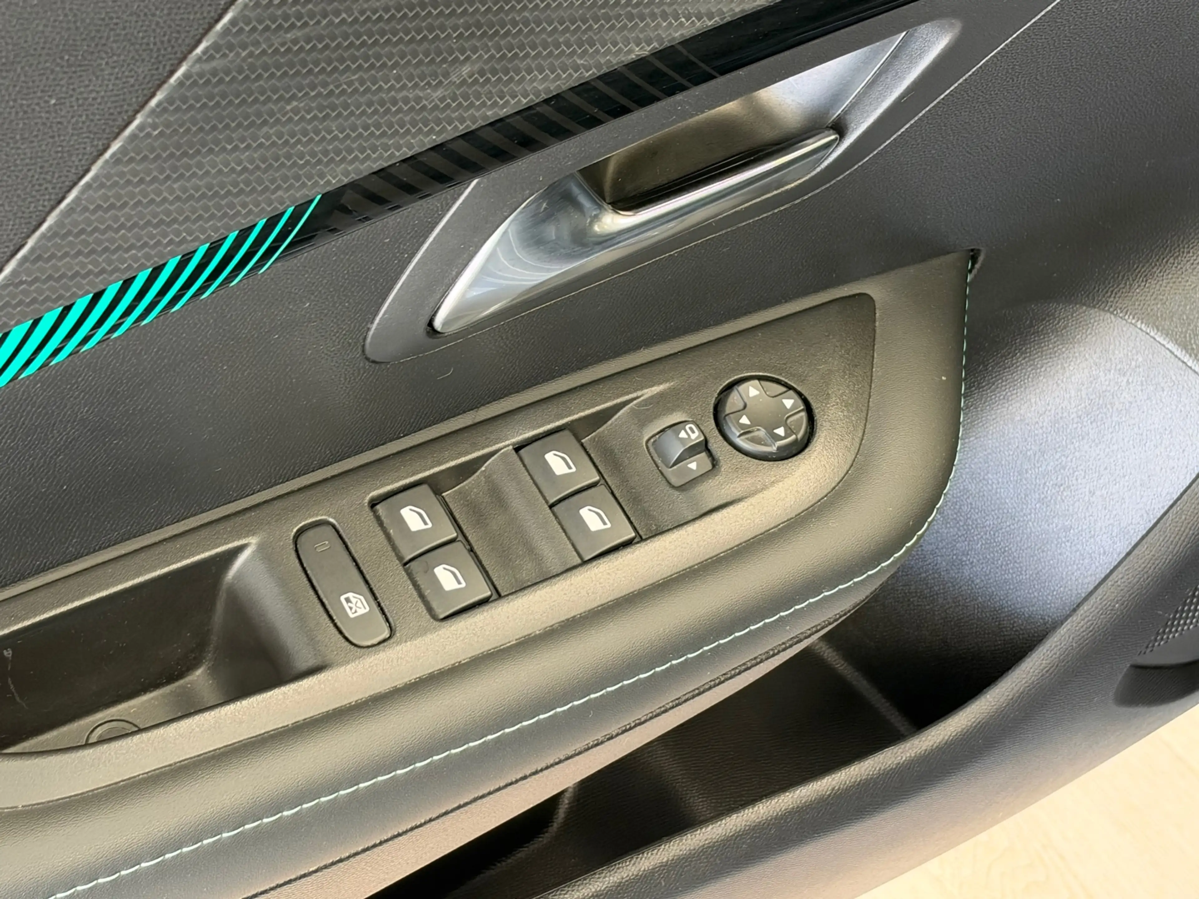 Peugeot 208 1.2 PureTech Allure Pack LED CLIMAT CRUISE CONTROL — photo 26