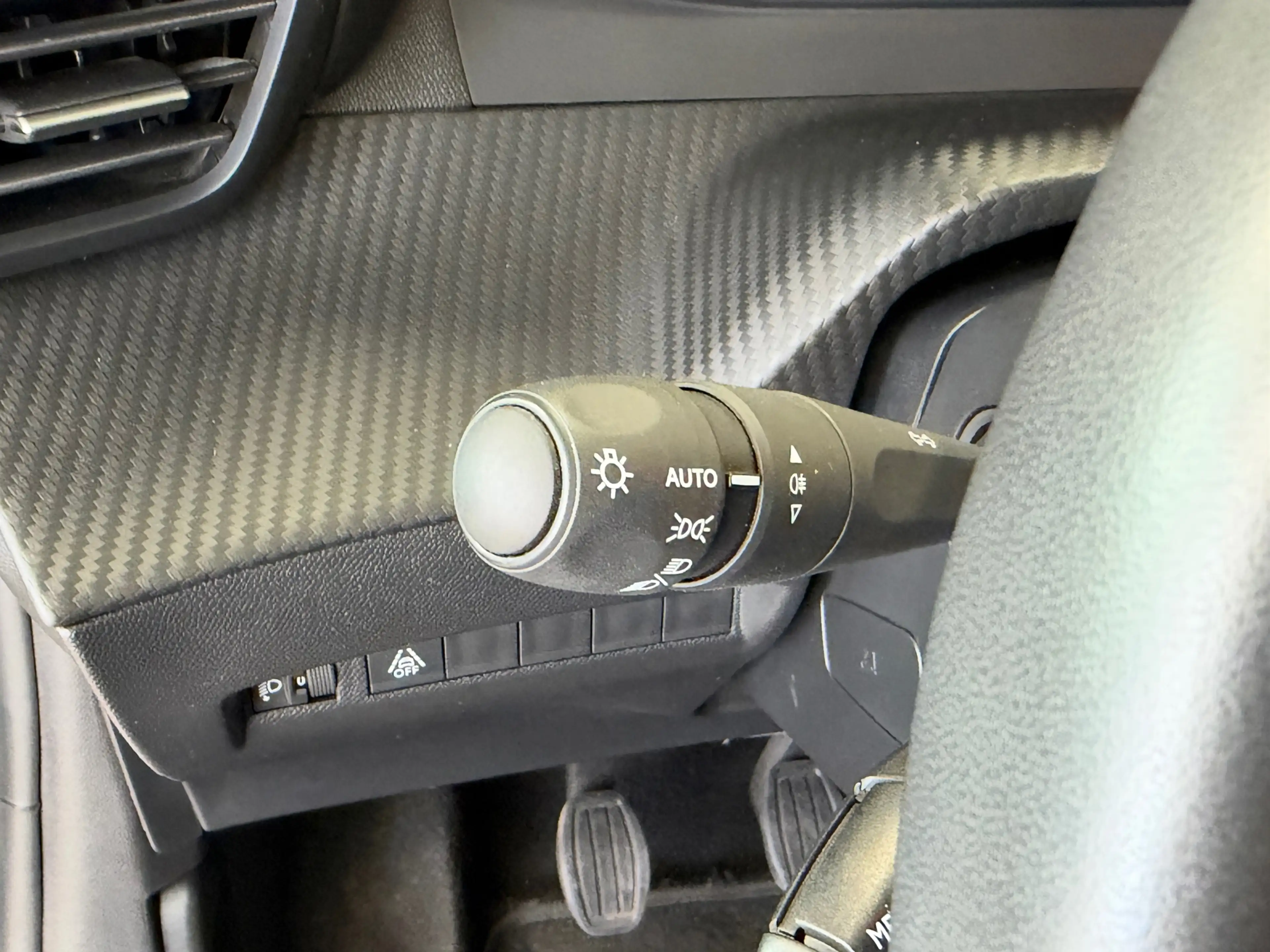 Peugeot 208 1.2 PureTech Allure Pack LED CLIMAT CRUISE CONTROL — photo 29