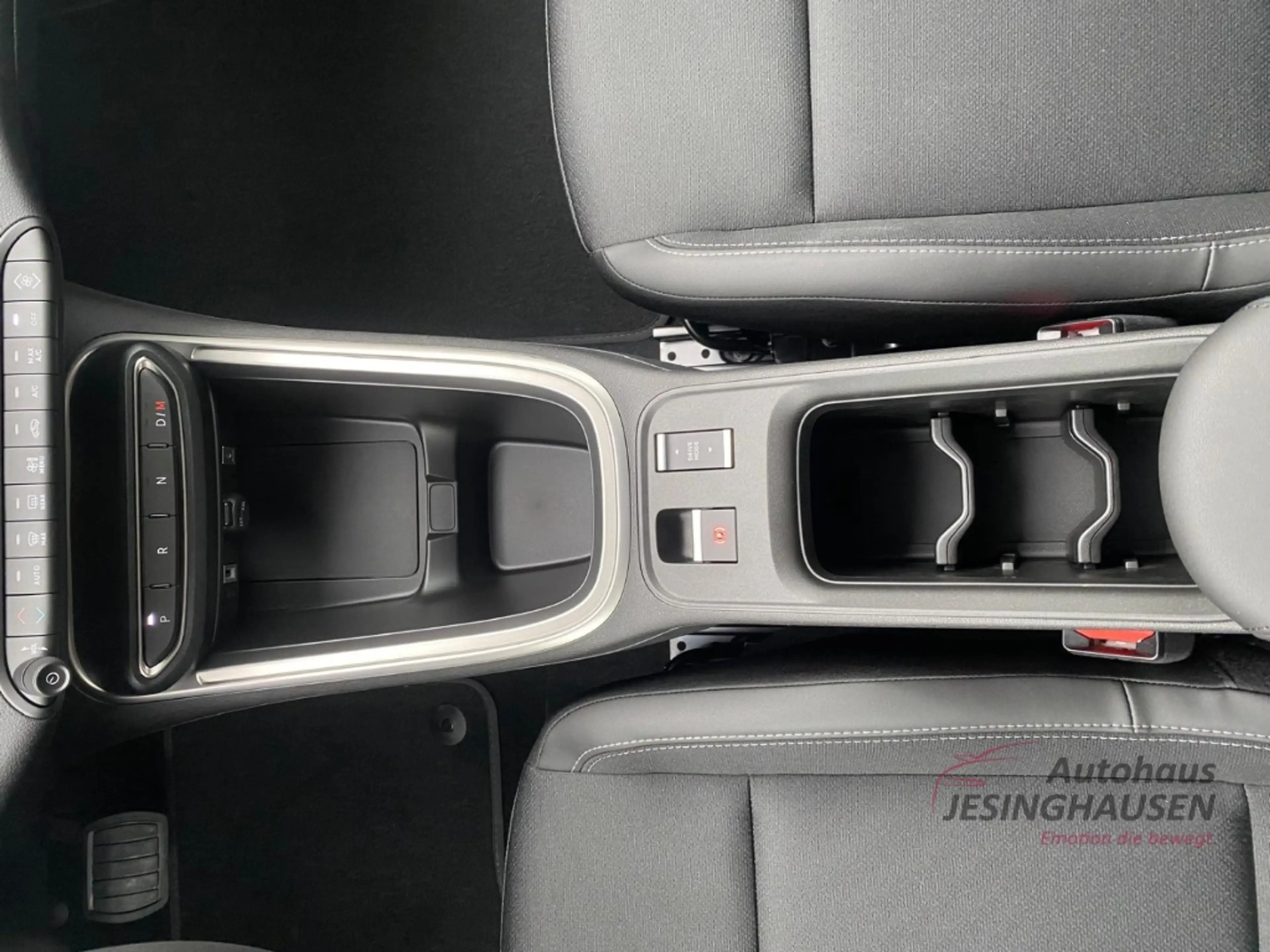 Jeep Avenger Altitude MHEV 1.2 Digitales Cockpit LED Apple CarP — photo 15