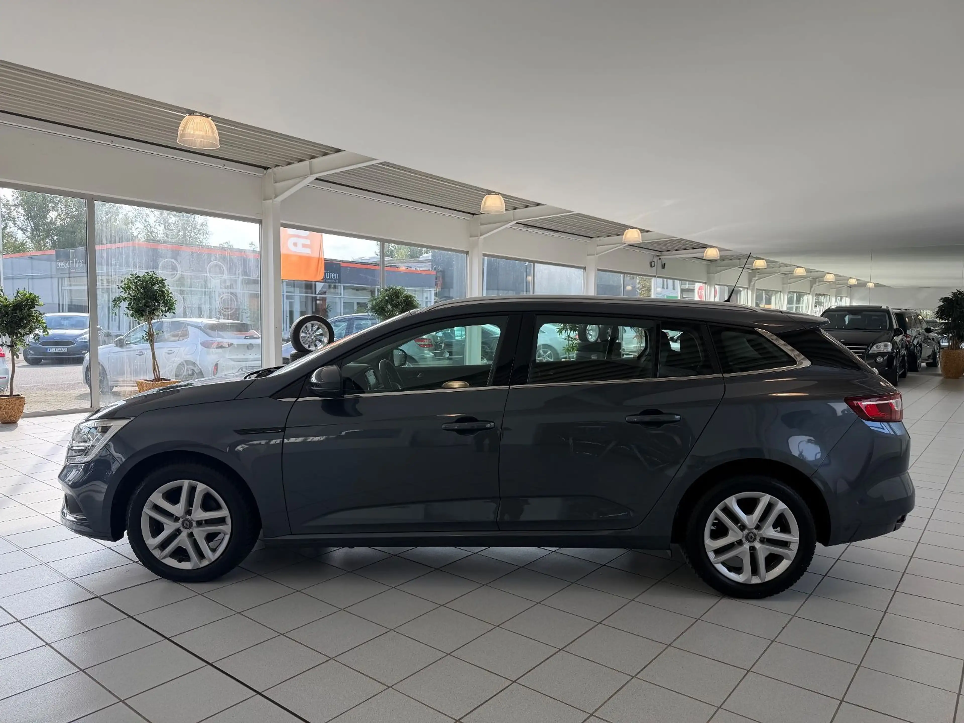 Renault Megane IV Grandtour Business Edition*1Hand*Navi* — photo 2