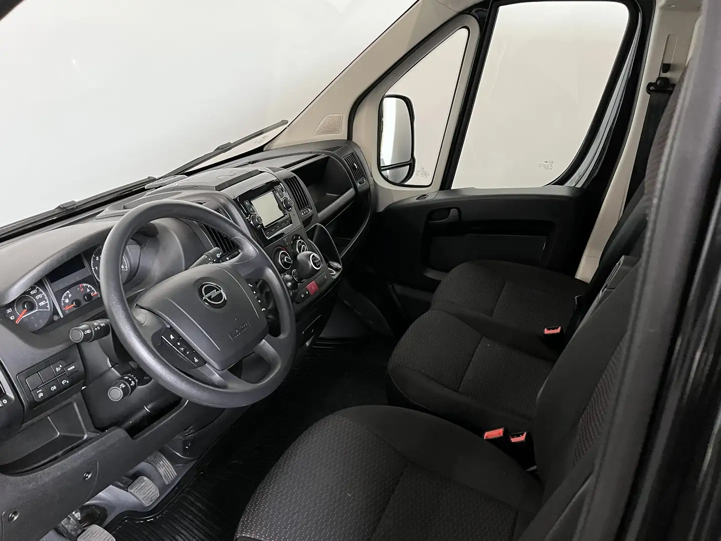 Opel Movano 140 PK L2H2 Edition Airco Navigatie Trekhaak Cruis Zwart - 2