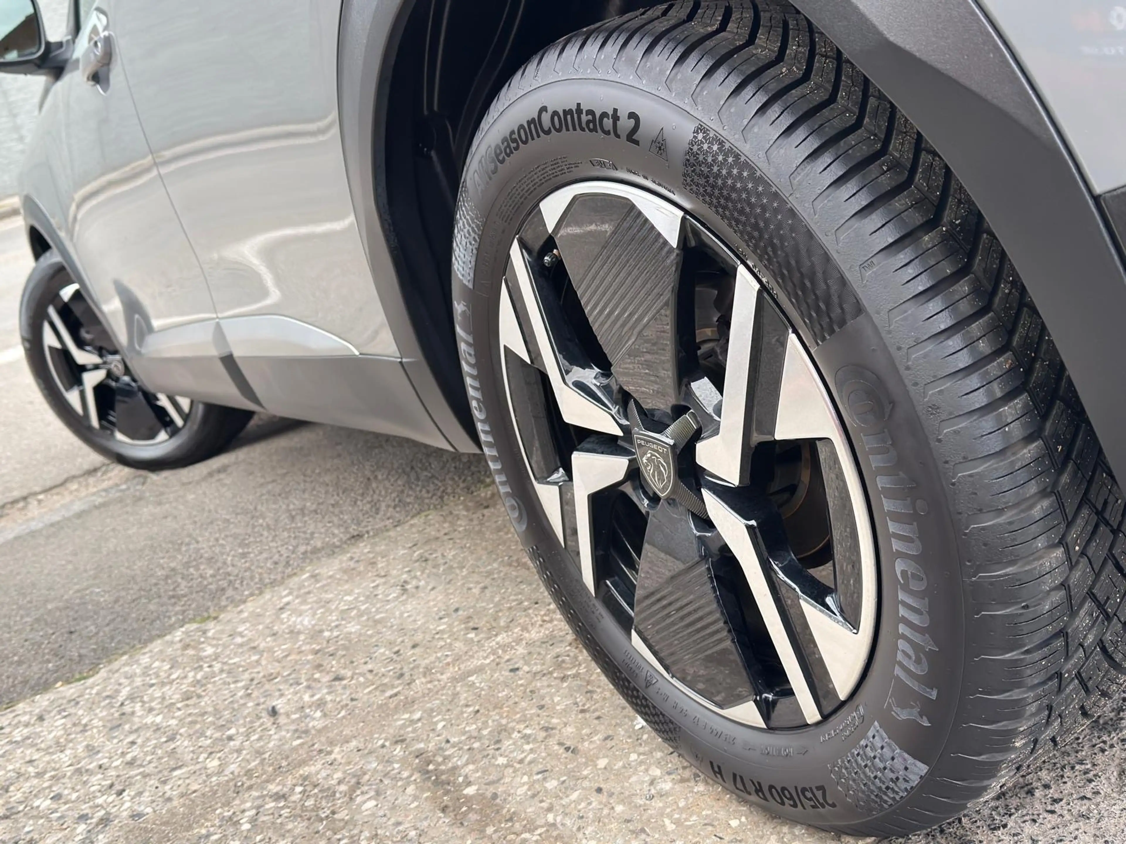 Peugeot 2008 2008 1.2 Turbo ° GRIS NARDO ° FULL OPTIONS ° GARANTI 12 MOIS !!! — photo 9