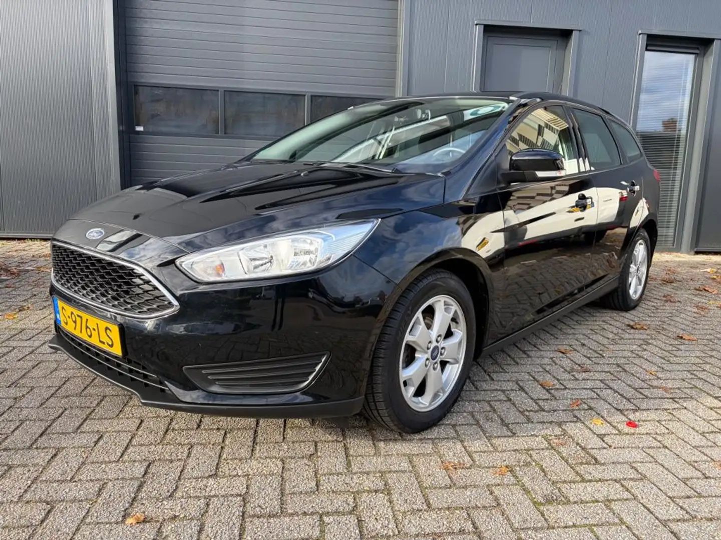 Ford Focus Wagon 1.0 Trend, Airco, Cruise, Bluetooth Zwart - 1
