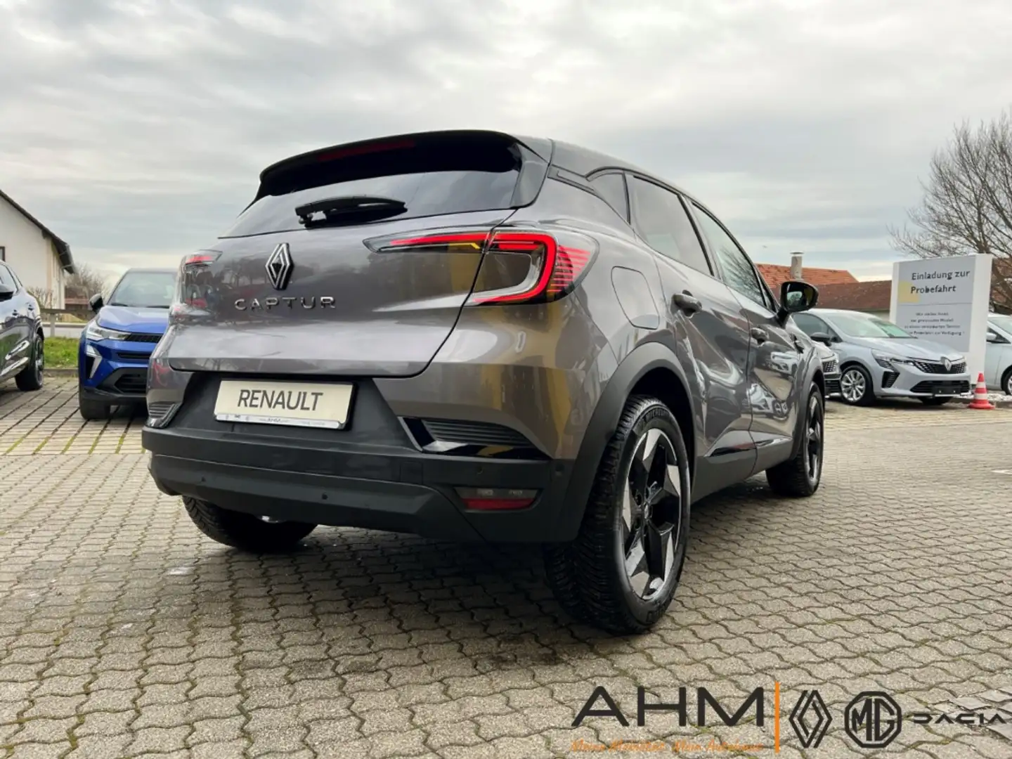 Renault Captur Techno TCe 160 Mild-Hybrid Modelljahr 2024 digital Grau - 2