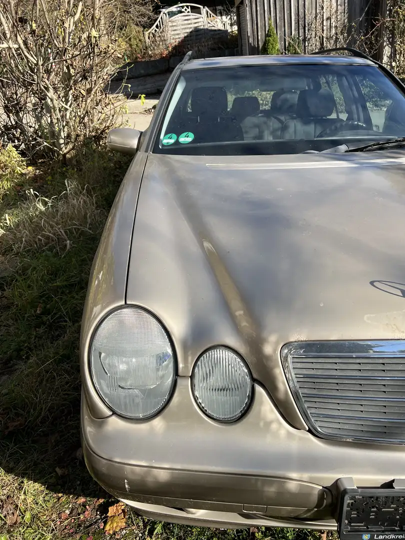 Mercedes-Benz E 240 T Classic - 1