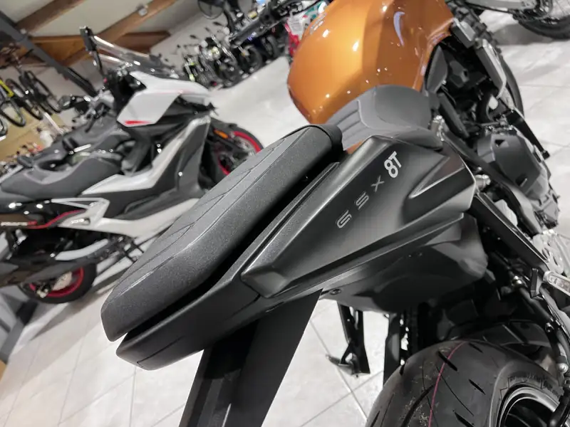 Suzuki GSX-8T - foto 5