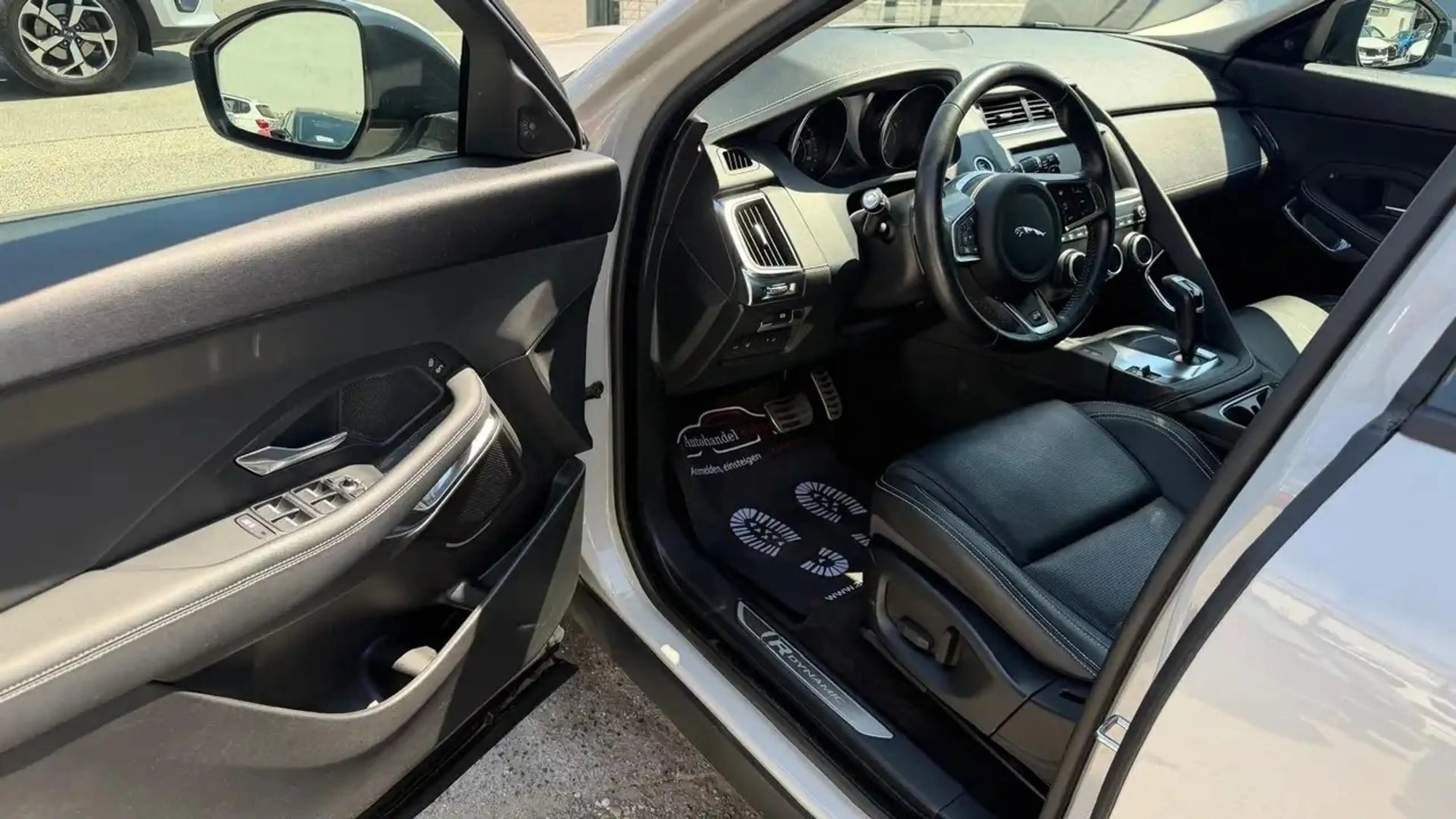 Jaguar E-Pace P200 R-Dynamic S Allrad Automatik 200PS Leder TOP — photo 10