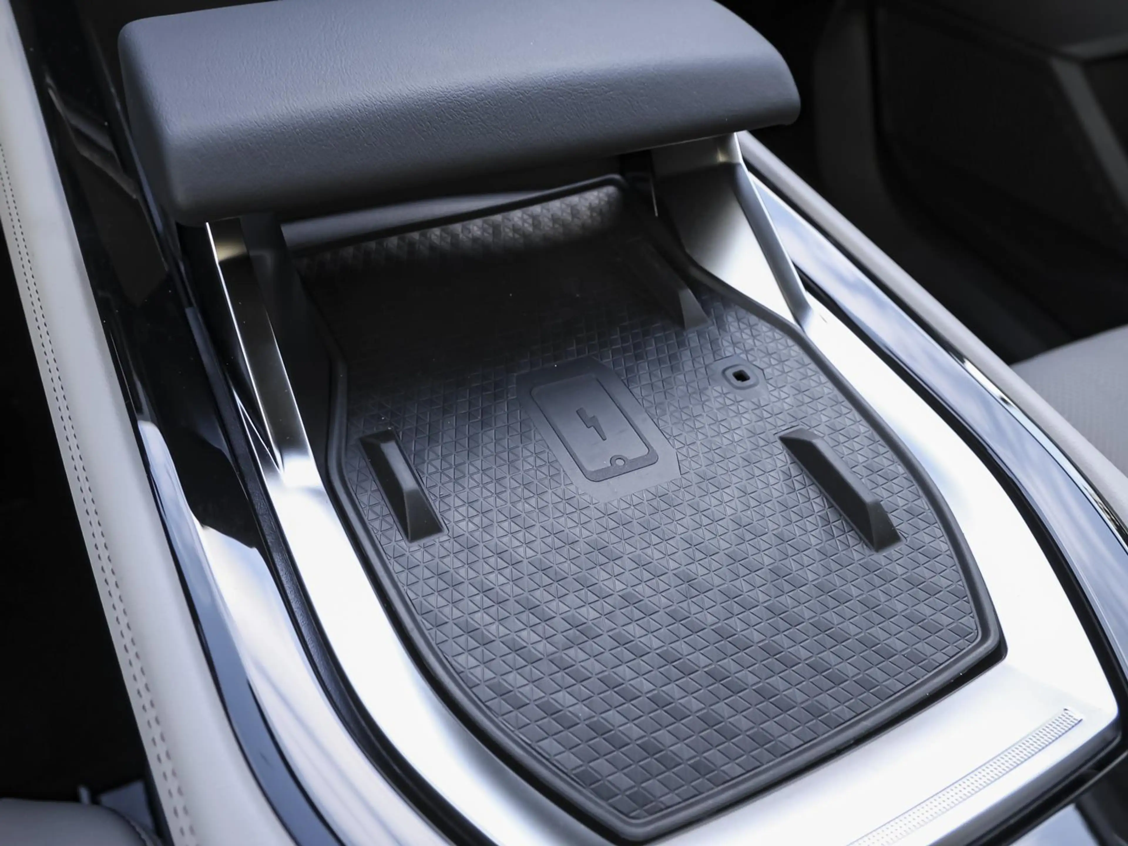 Renault Espace Iconic Full Hybrid E-Tech 200 7-Sitzer PD — photo 13