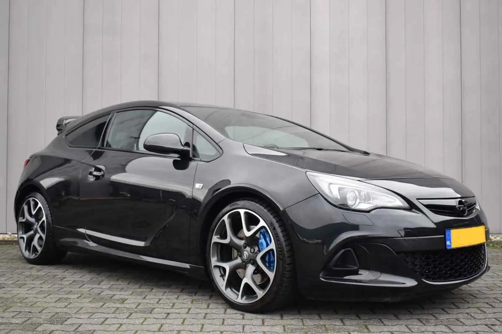 Opel Astra GTC OPC 2.0 Turbo Zwart - 1