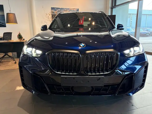 BMW X5 view 2