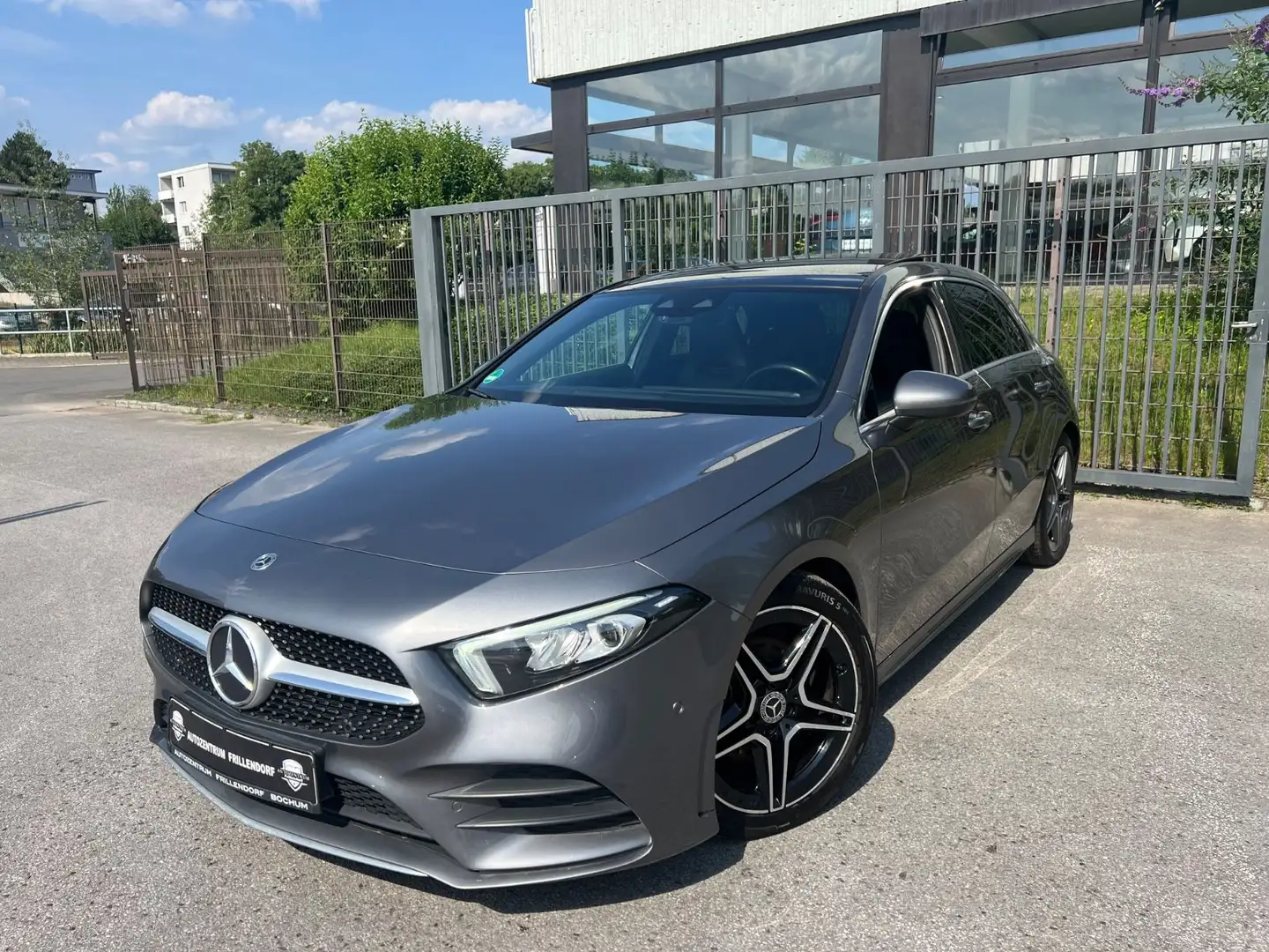 Mercedes-Benz A 180 d AMG /AUTOMATIK/NAVI/LED/KAMERA/PANO!!! Gris - 1
