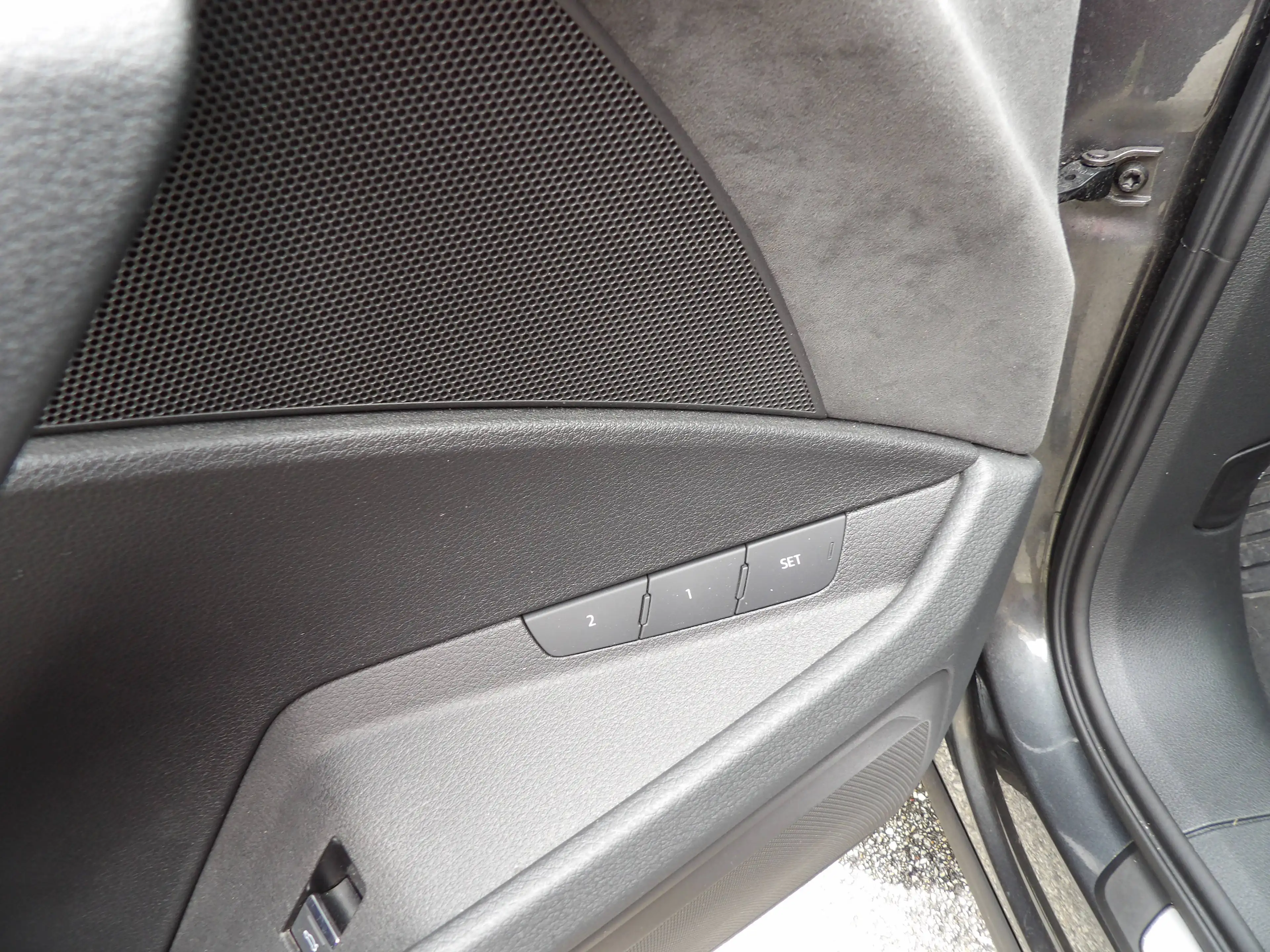 Audi Q8 e-tron 55 Quattro   S- Line — photo 12