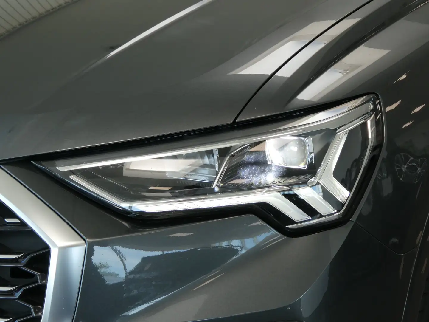 Audi Q3 Sportback 45 TFSI e S-troni Grau - 2