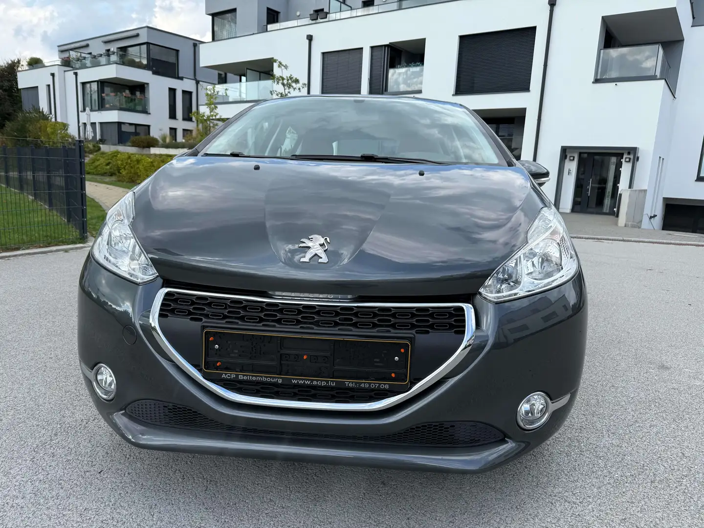 Peugeot 208 208 HDi 68 Access Gris - 2