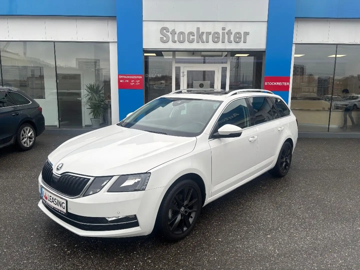 Skoda Octavia Combi 1,6 TDI Style DSG*PDC*NAVI*APP*SZH*PANO Weiß - 1