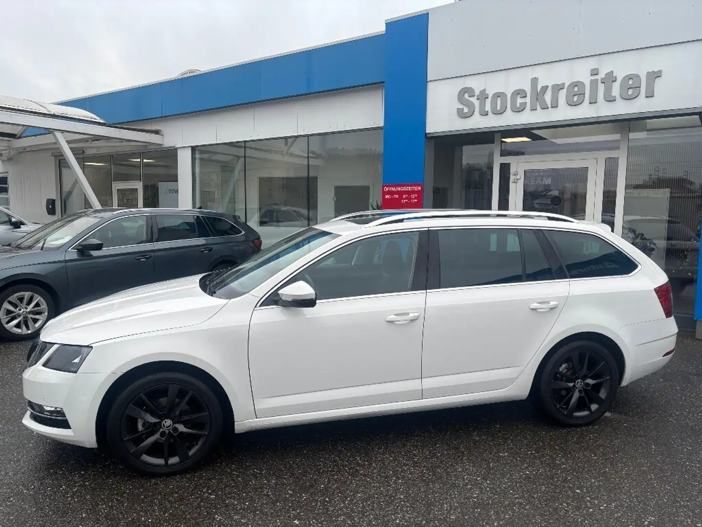 Skoda Octavia Combi 1,6 TDI Style DSG*PDC*NAVI*APP*SZH*PANO Weiß - 2