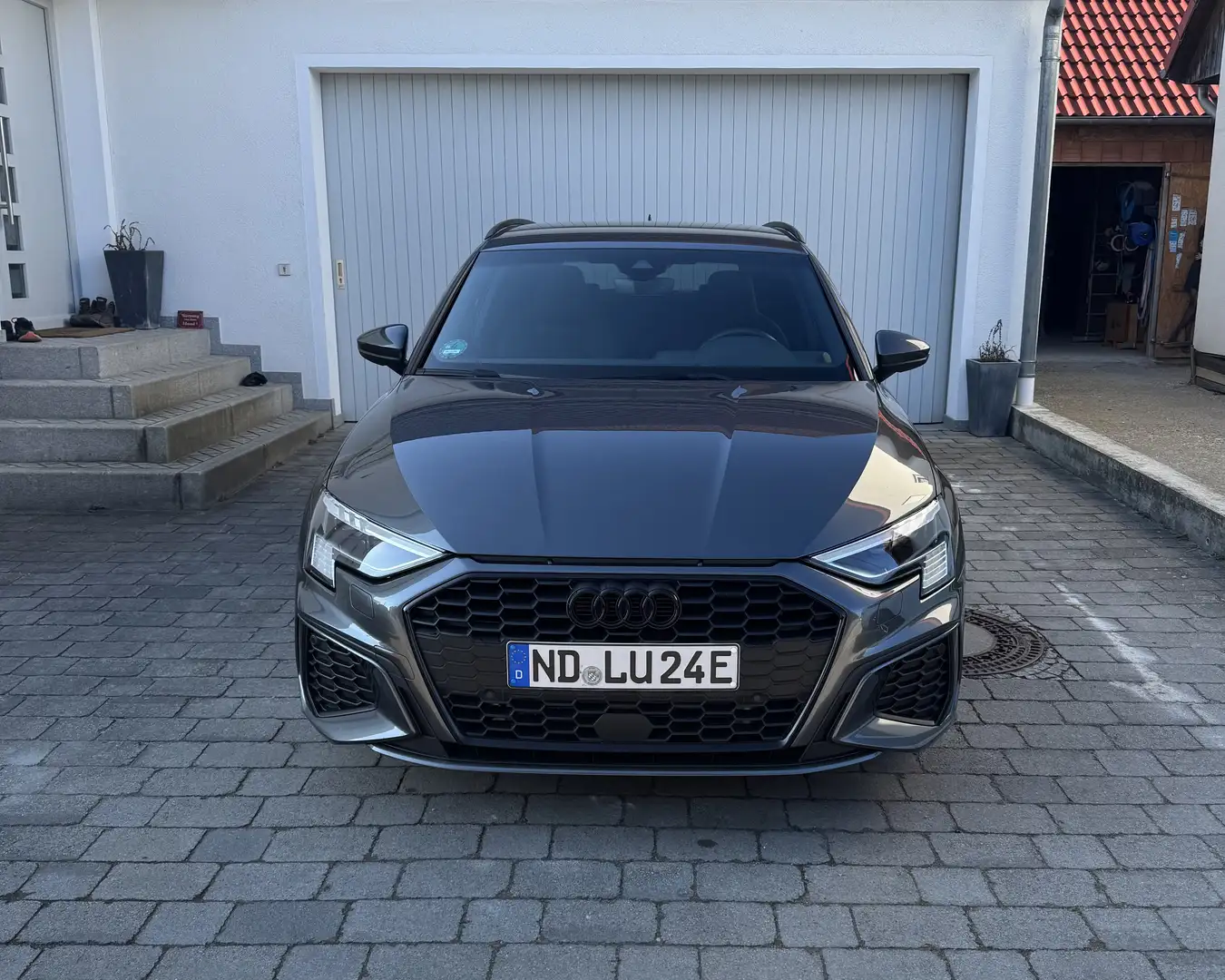 Audi A3 40 TFSI e S line Grau - 2