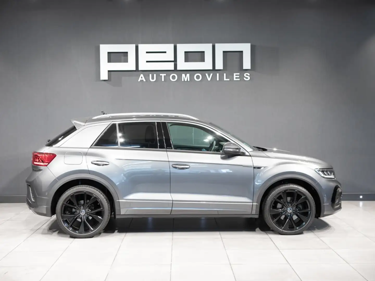 Volkswagen T-Roc 2.0TDI R-Line 110KW Gris - 2