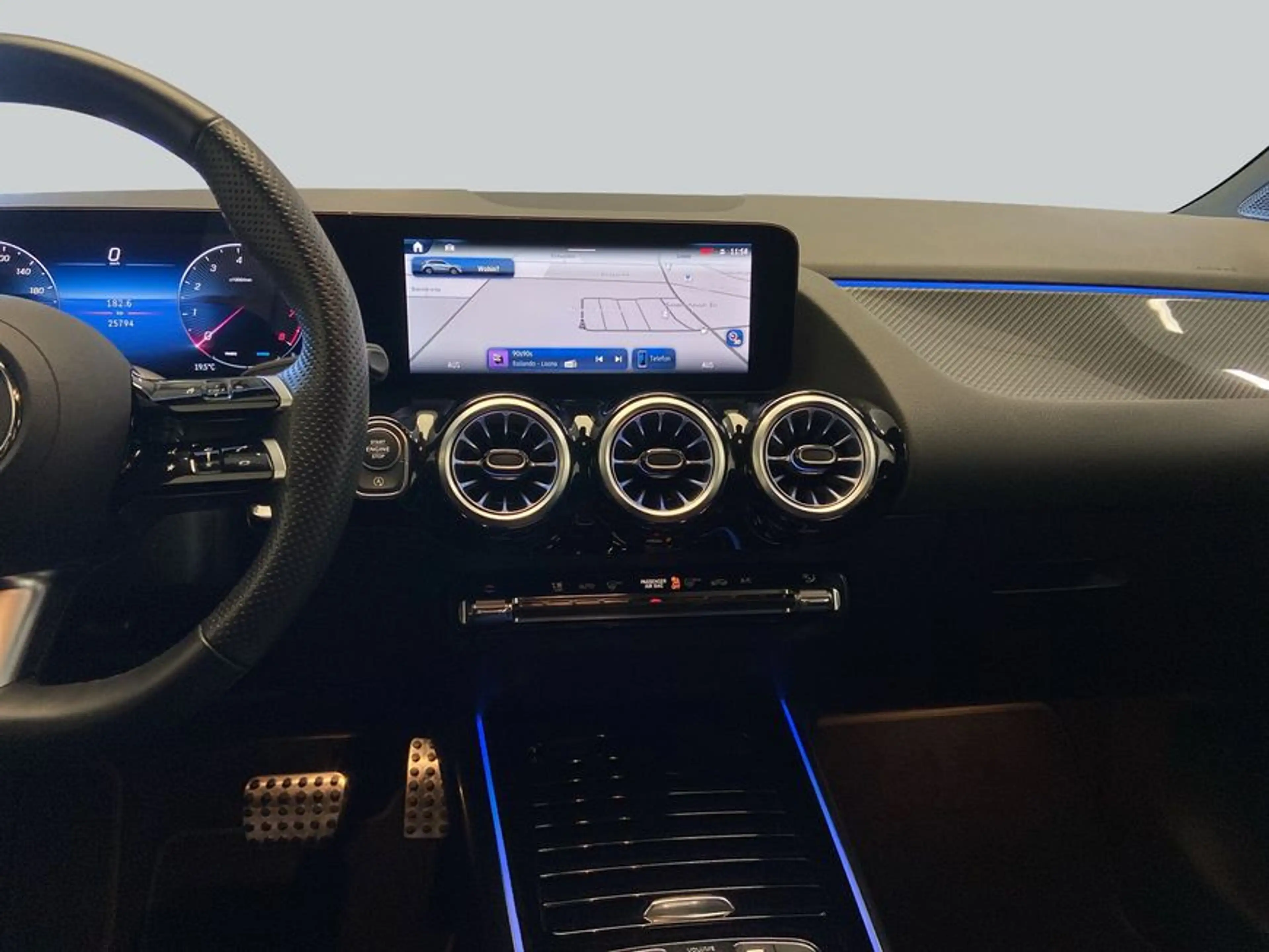 Mercedes-Benz GLA 200 GLA — photo 14