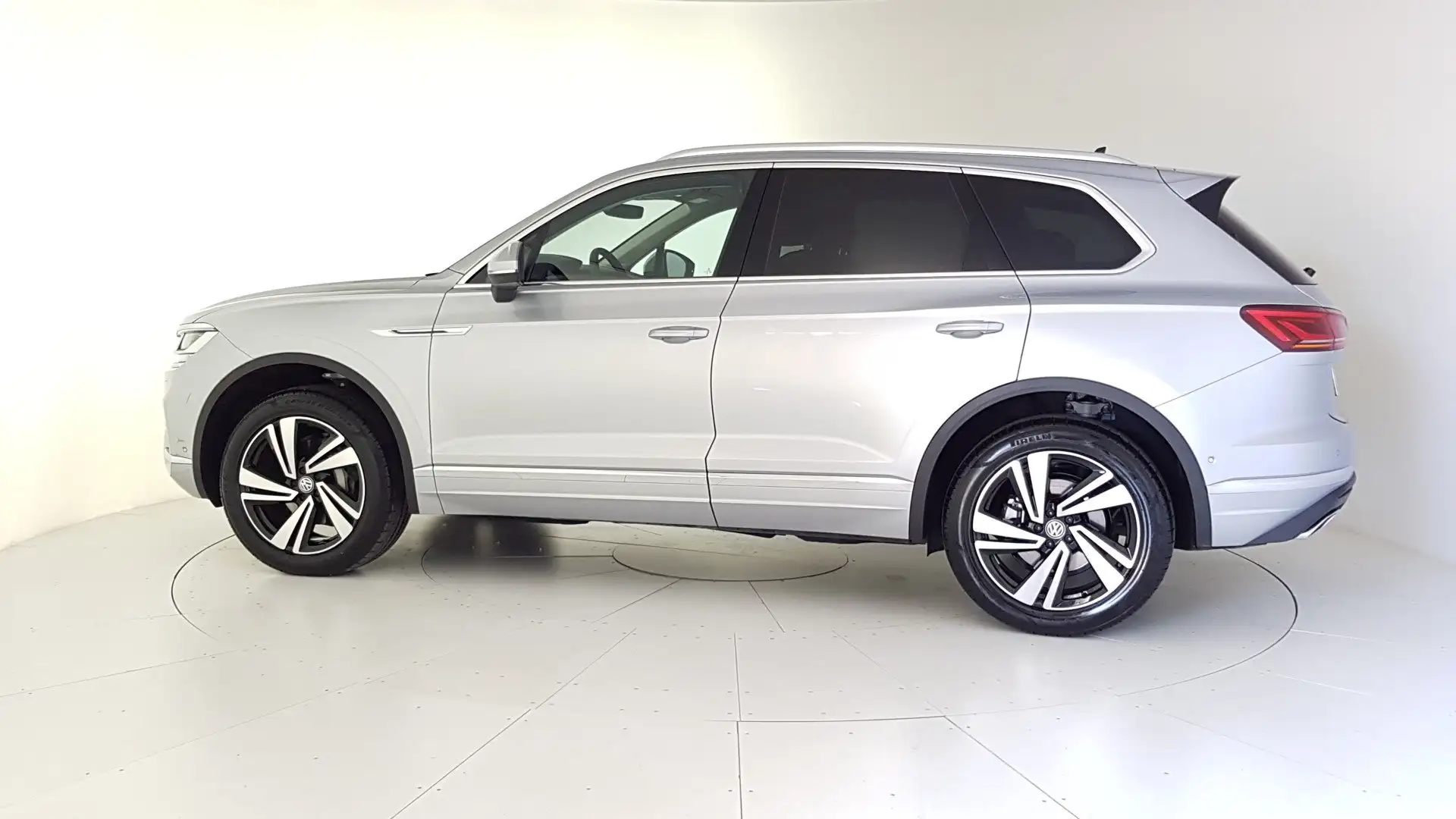 Volkswagen Touareg 3.0 V6 tdi Advanced 231cv tiptronic Grigio - 2
