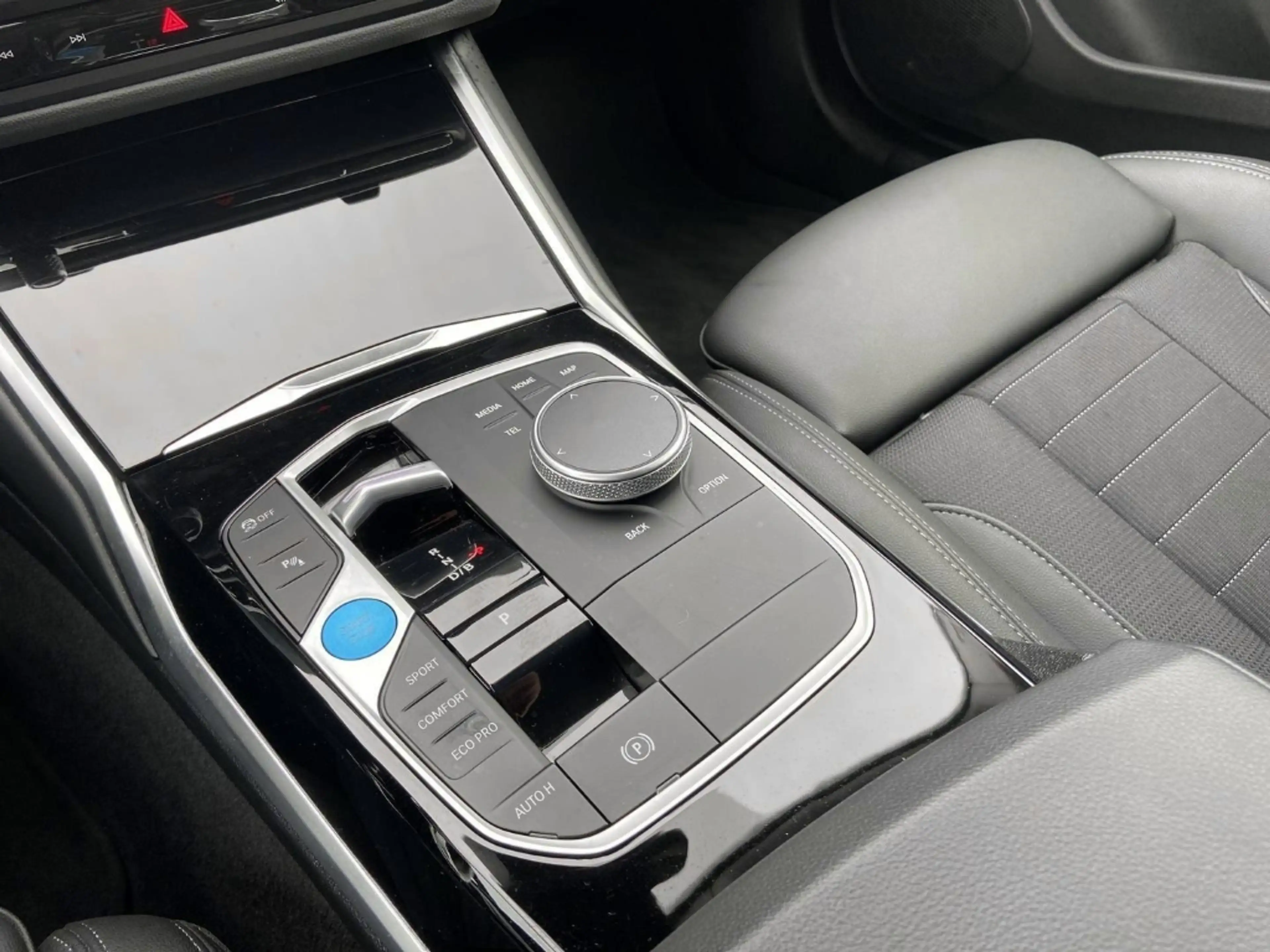 BMW i4 eDrive40 Gran Coupe HUD AHK-klappbar Navi Digitale — photo 13
