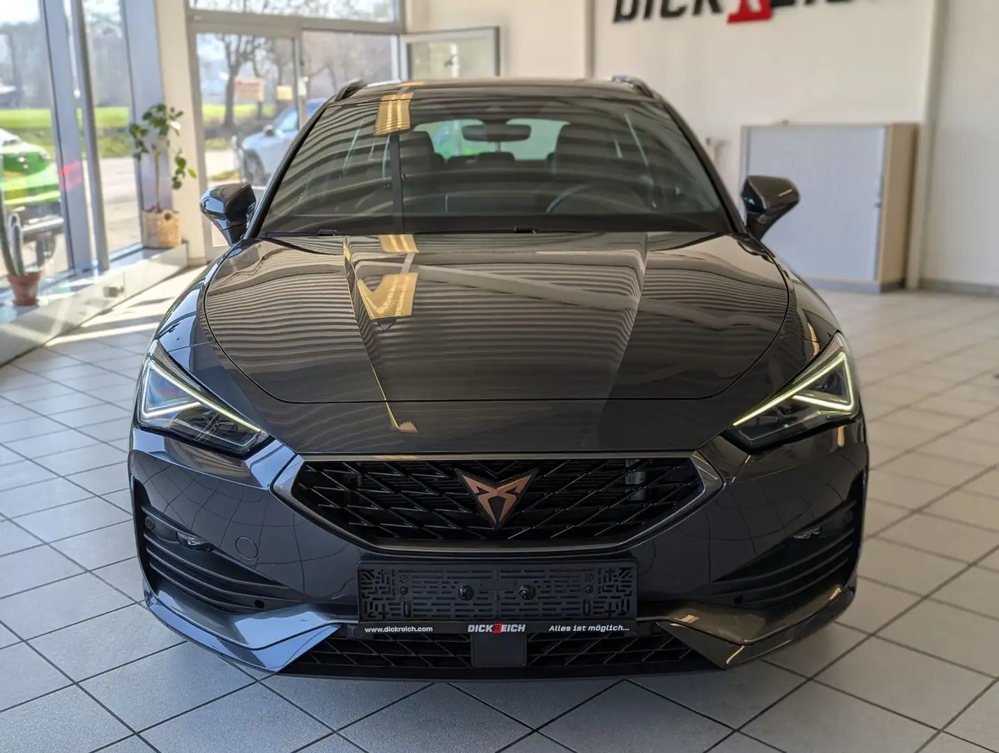 CUPRA Leon 1.5eTSI DSG Matrix Cam Vision+ Full Link Šedá - 2