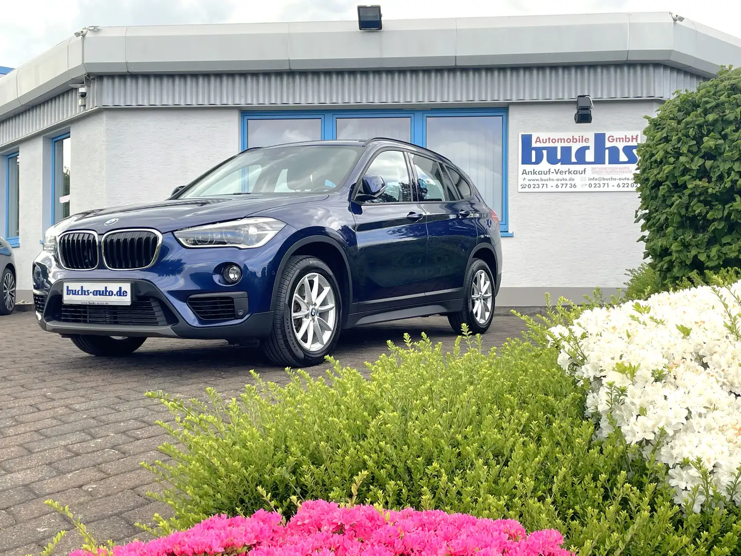 BMW X1 xDrive 25i Advantage Automatik AHK Pano LED Bleu - 1