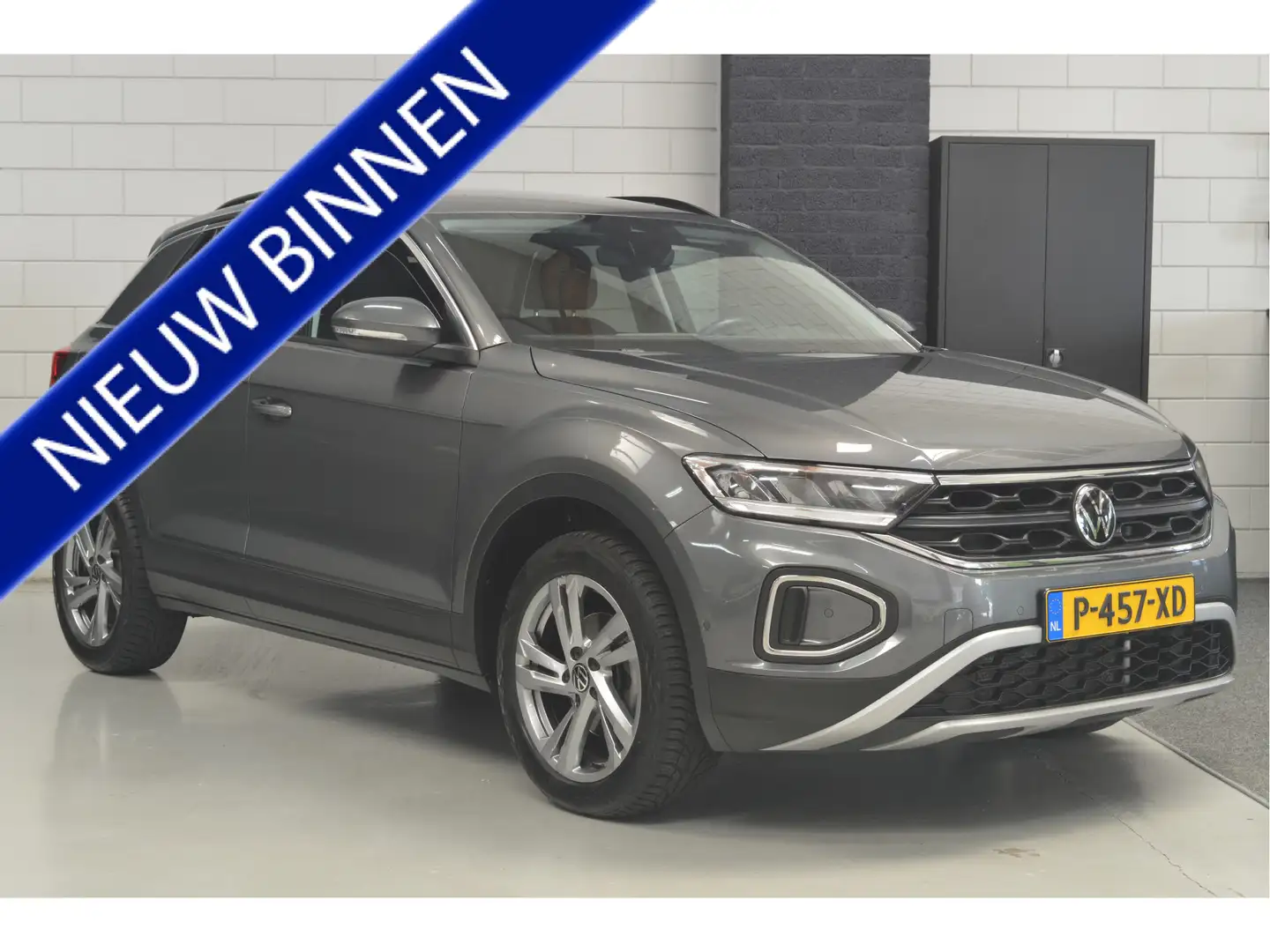 Volkswagen T-Roc 1.5 TSI Life 75 Edition // 61.000 km // TREKHAAK / Grijs - 1