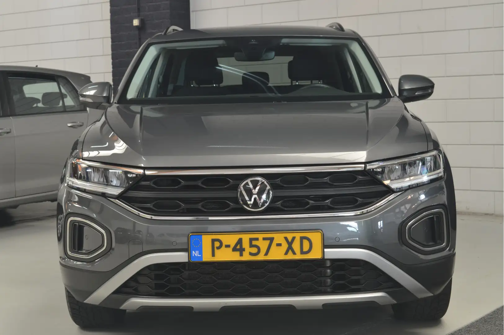 Volkswagen T-Roc 1.5 TSI Life 75 Edition // 61.000 km // TREKHAAK / Grijs - 2