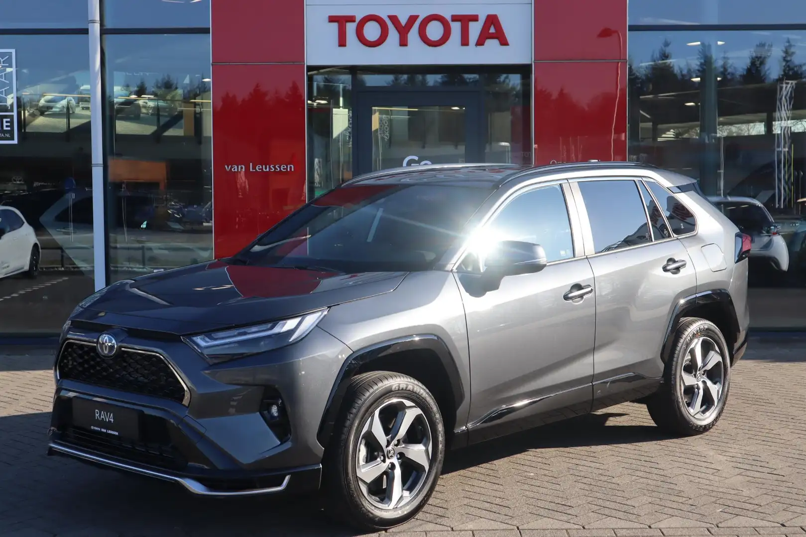Toyota RAV 4 2.5 PLUG-IN HYBRID AWD DYNAMIC NIEUW & DIRECT LEVE Grijs - 1