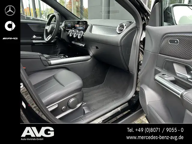 Mercedes-Benz GLA view 13