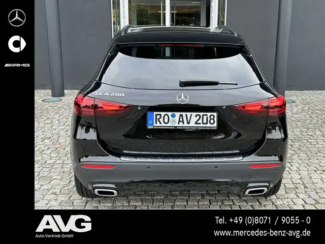 Mercedes-Benz GLA view 5