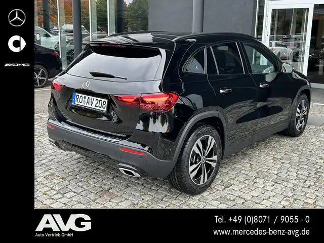 Mercedes-Benz GLA view 4