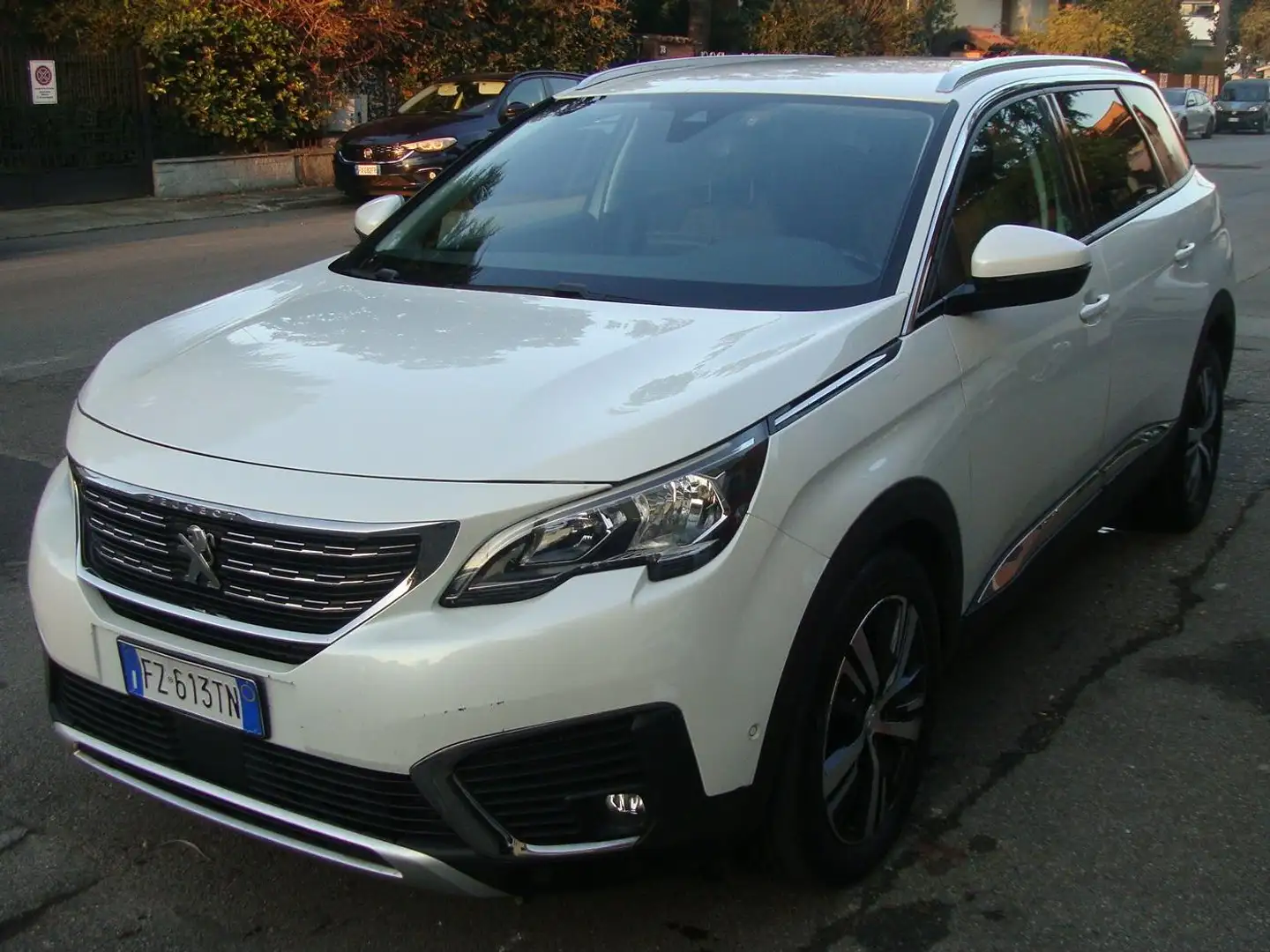 Peugeot 5008 1.5 bluehdi S&S eat8 7 posti Weiß - 2