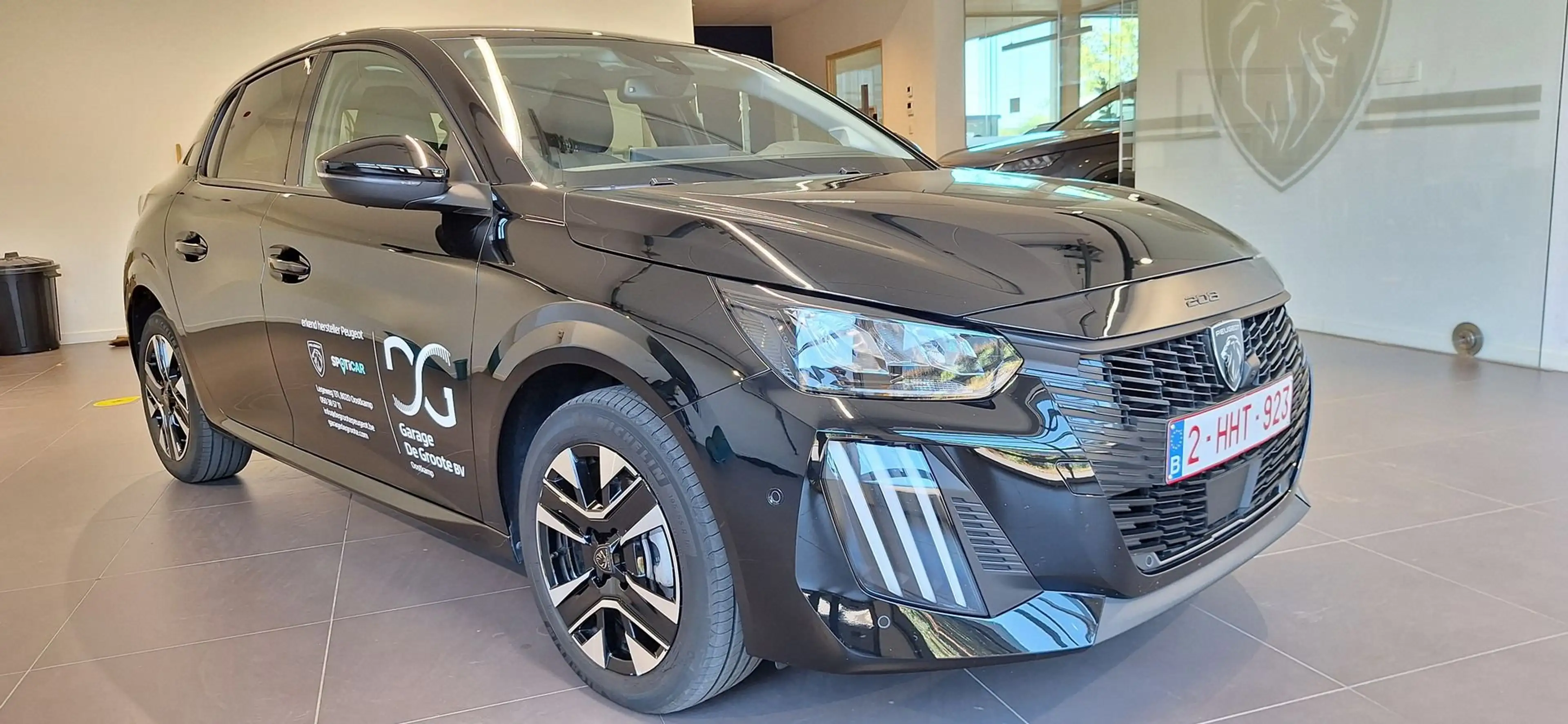 Peugeot 208 Hybrid Allure e-DCS6 — photo 6